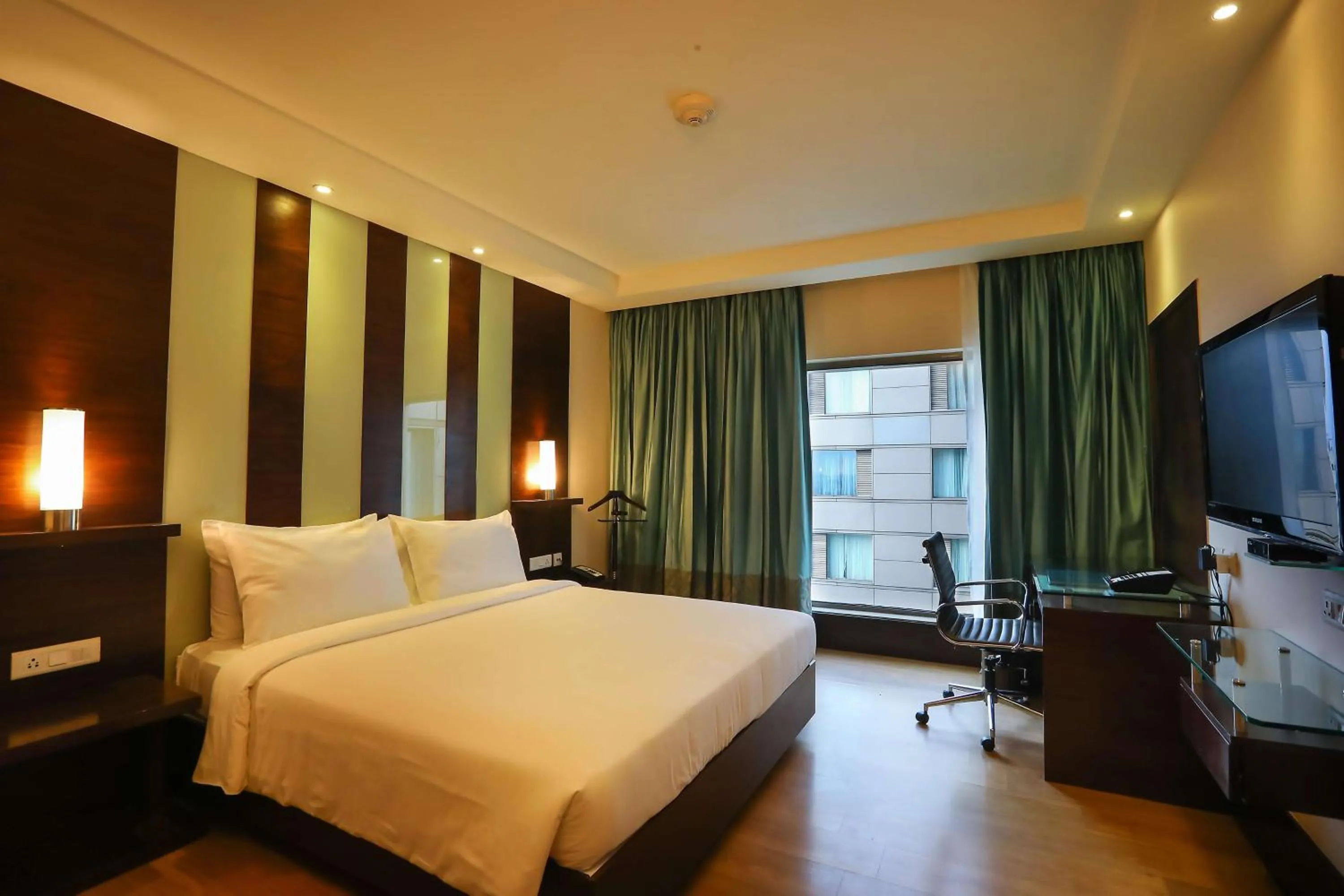 Photo of the whole room, Bed in Radisson Blu Hotel Chennai City Centre