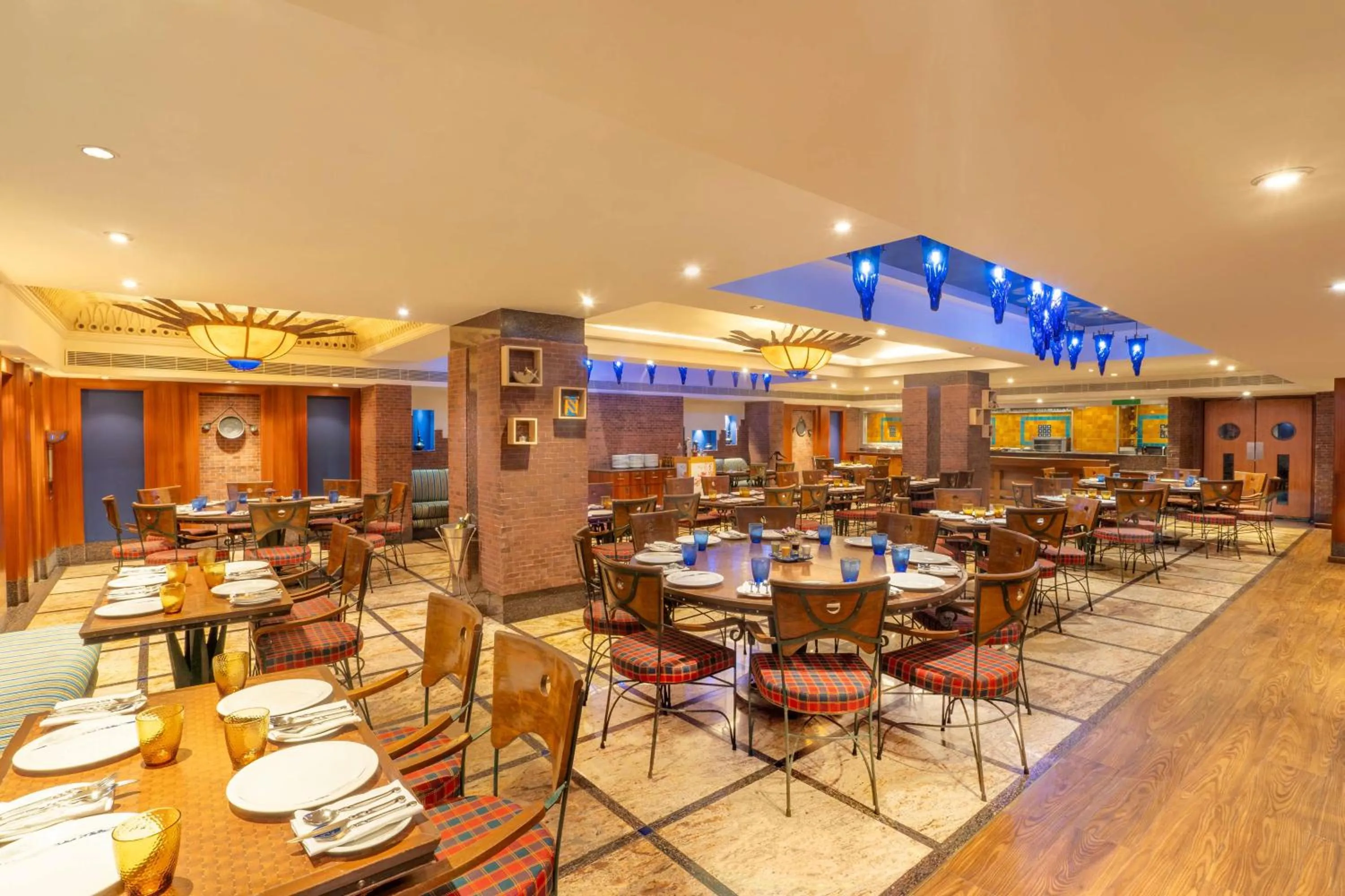 Restaurant/places to eat in Radisson Blu Hotel Chennai City Centre