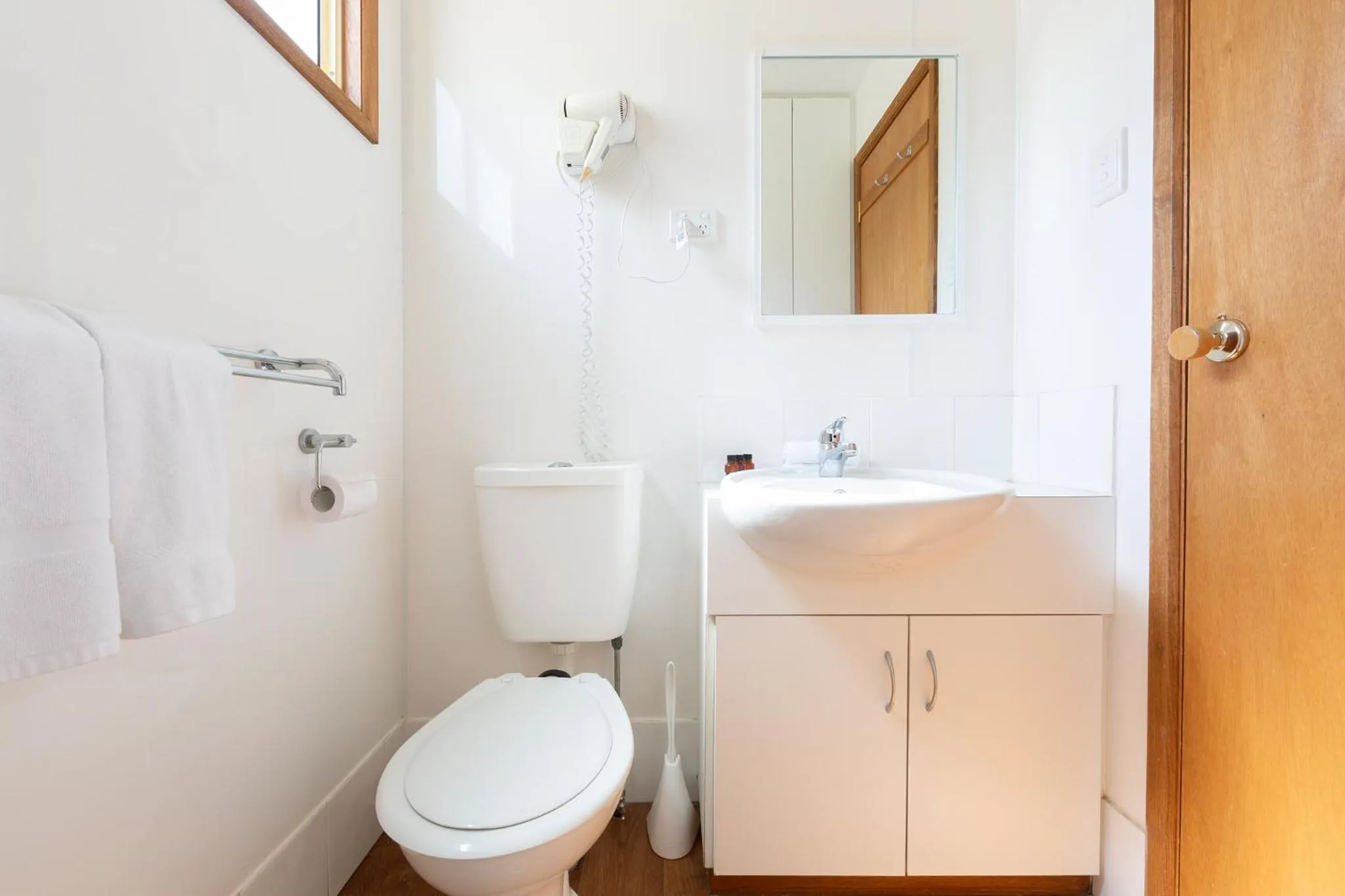 Toilet in Alivio Tourist Park Canberra