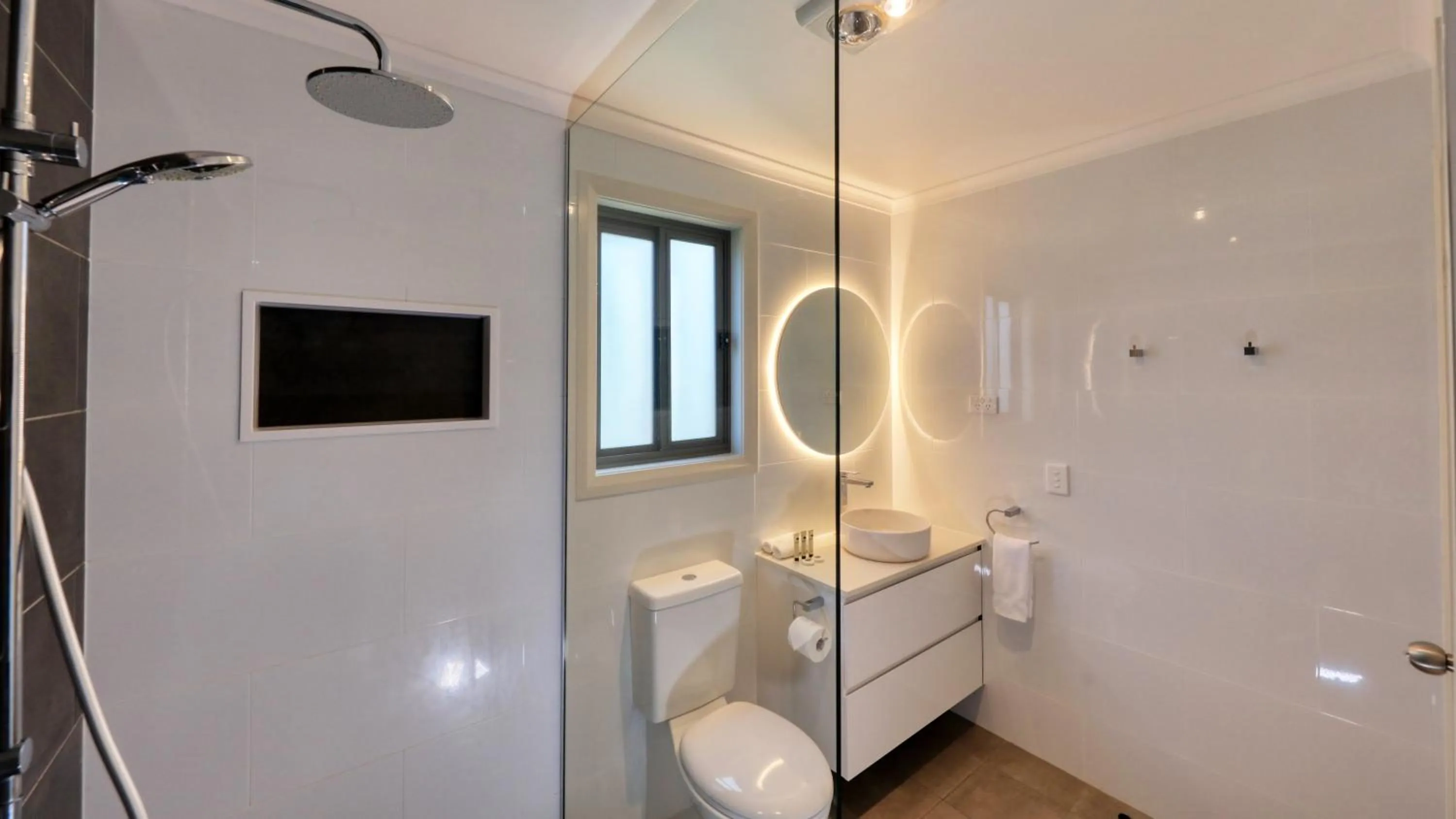 Shower in Alivio Tourist Park Canberra