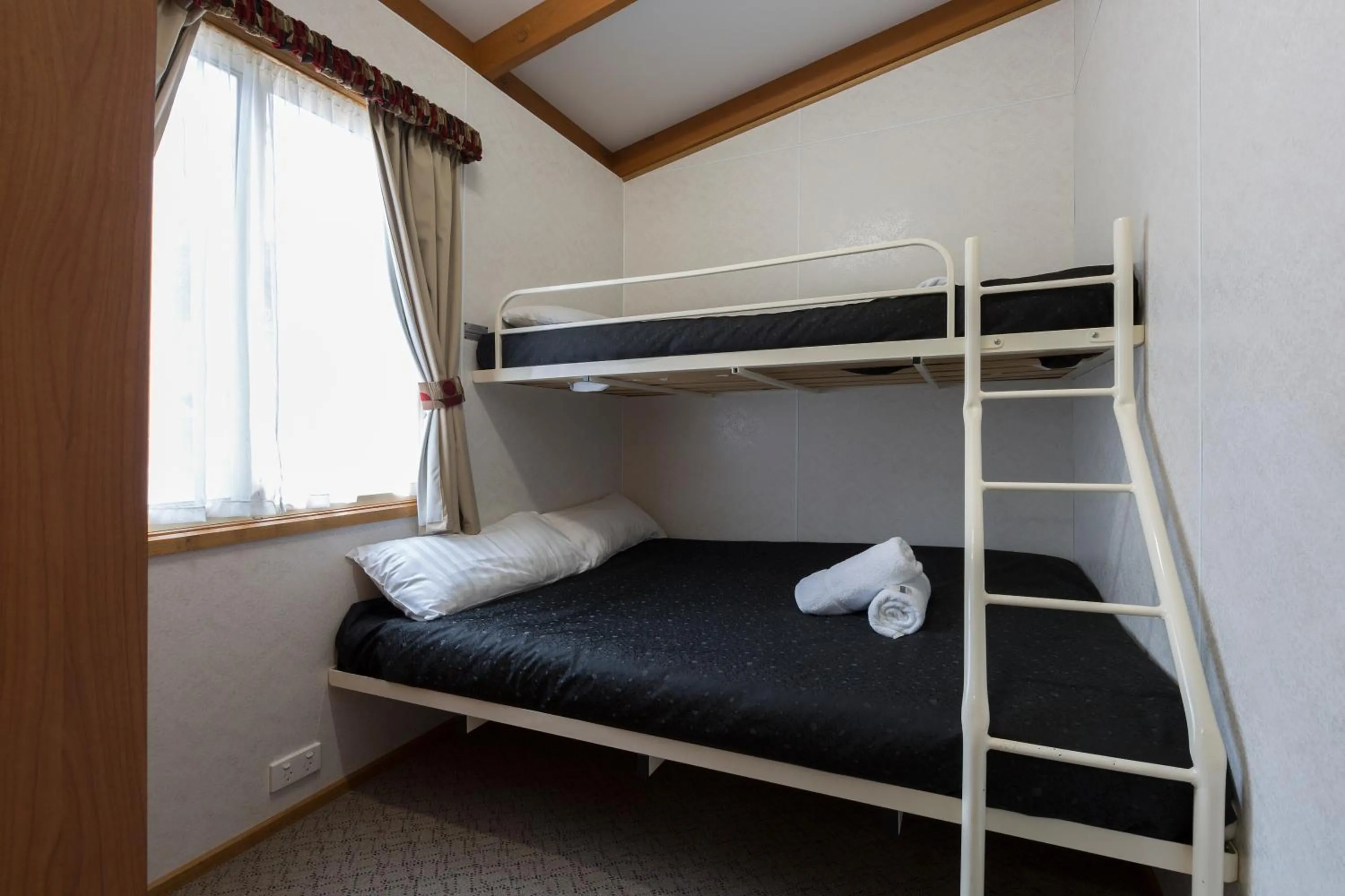 bunk bed, Bed in Alivio Tourist Park Canberra