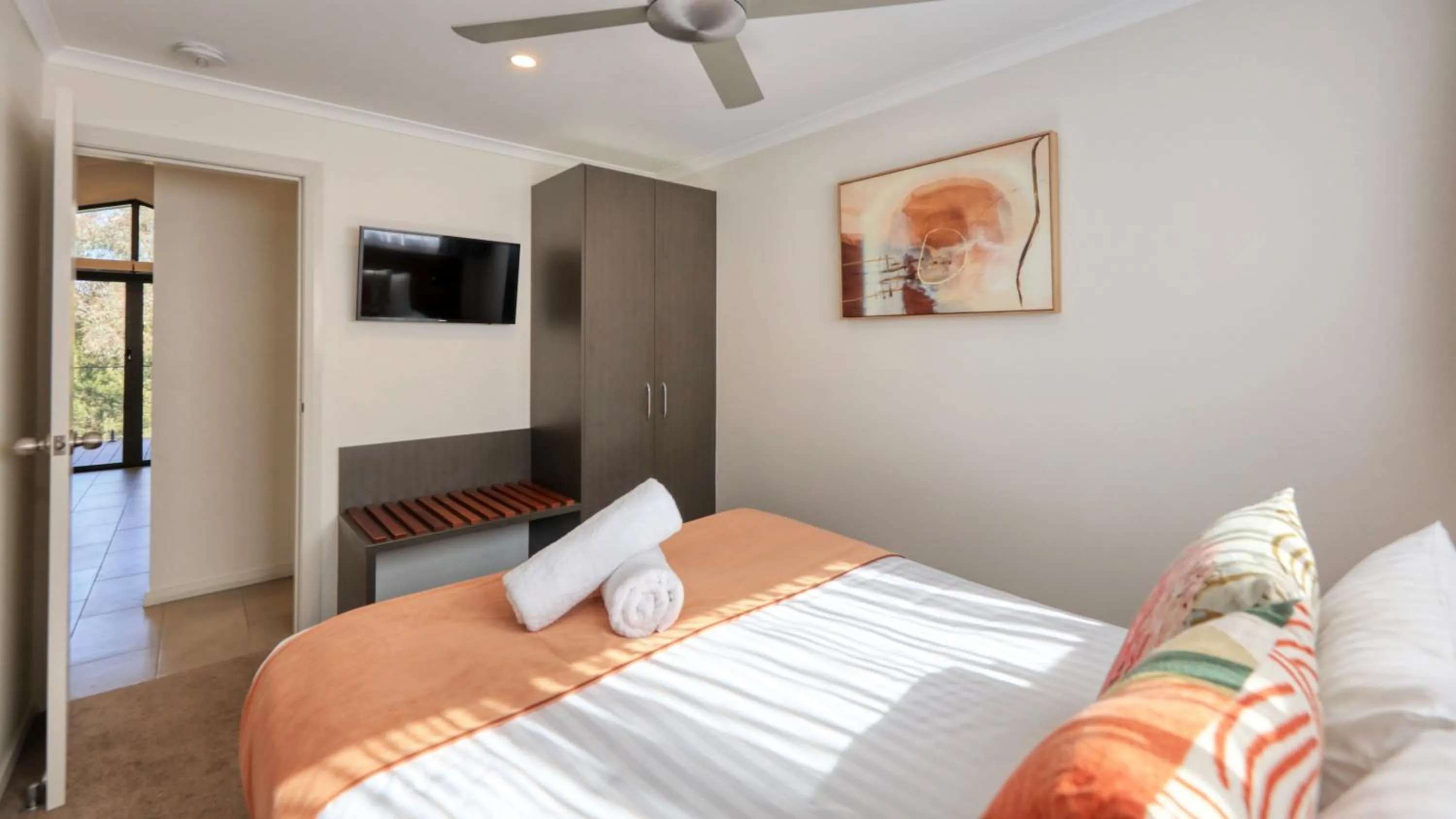 Bedroom, Bed in Alivio Tourist Park Canberra