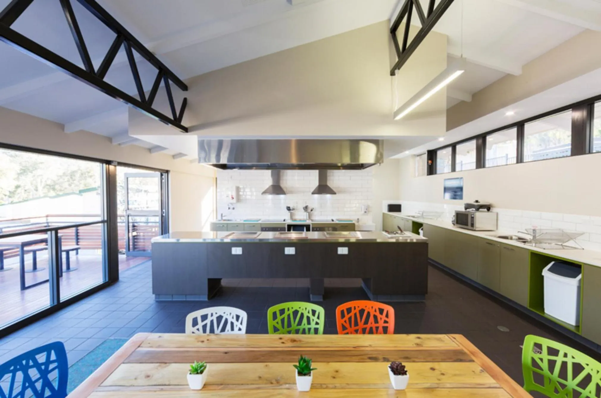 Communal kitchen in Alivio Tourist Park Canberra
