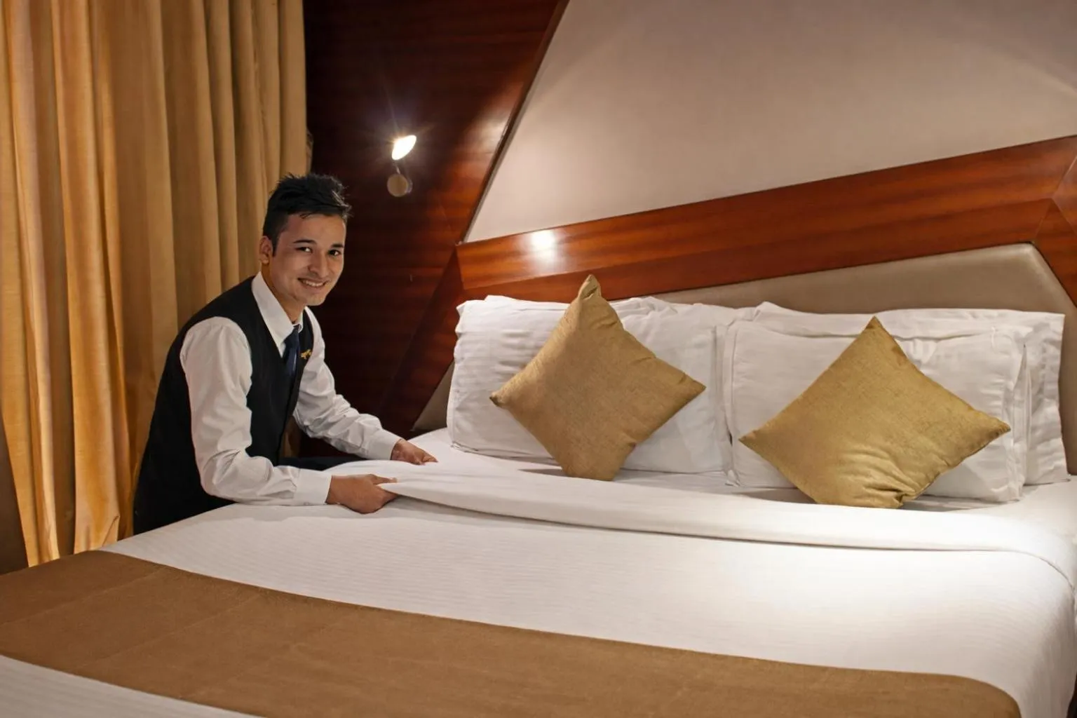 Bed in Dragonfly Hotel - The Art Hotel