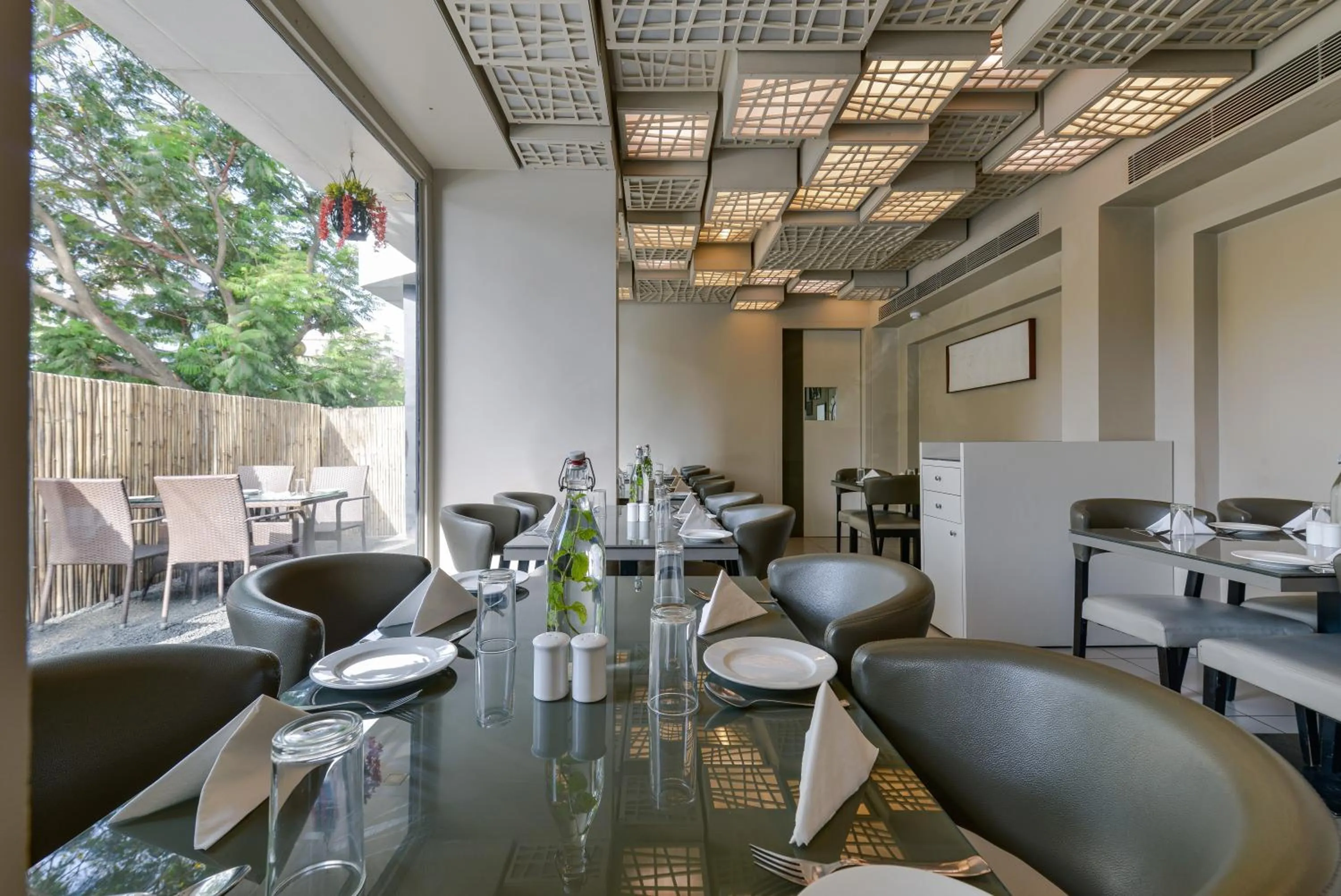 Restaurant/places to eat in Dragonfly Hotel - The Art Hotel