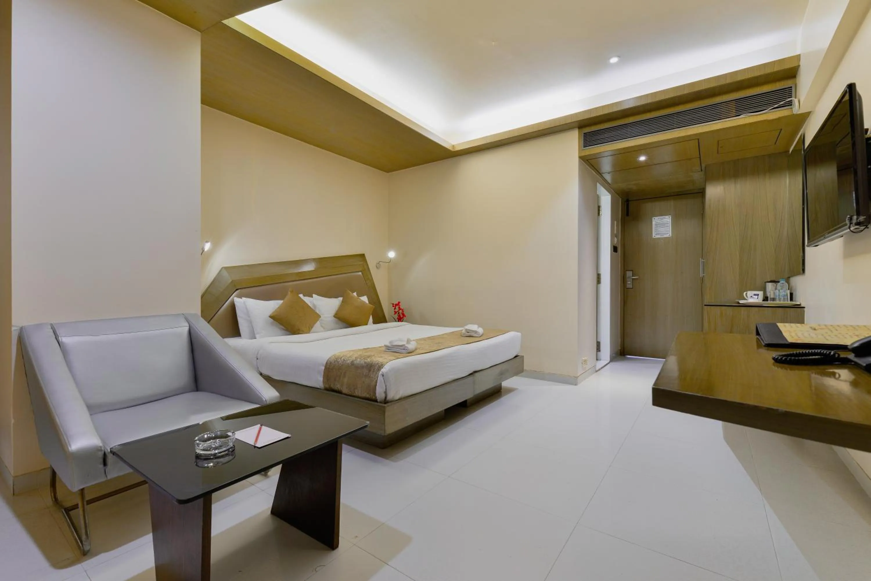 Bed in Dragonfly Hotel - The Art Hotel