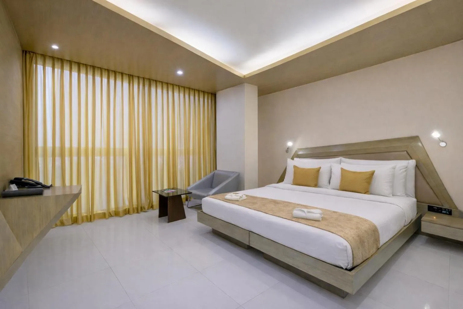 Bedroom, Bed in Dragonfly Hotel - The Art Hotel