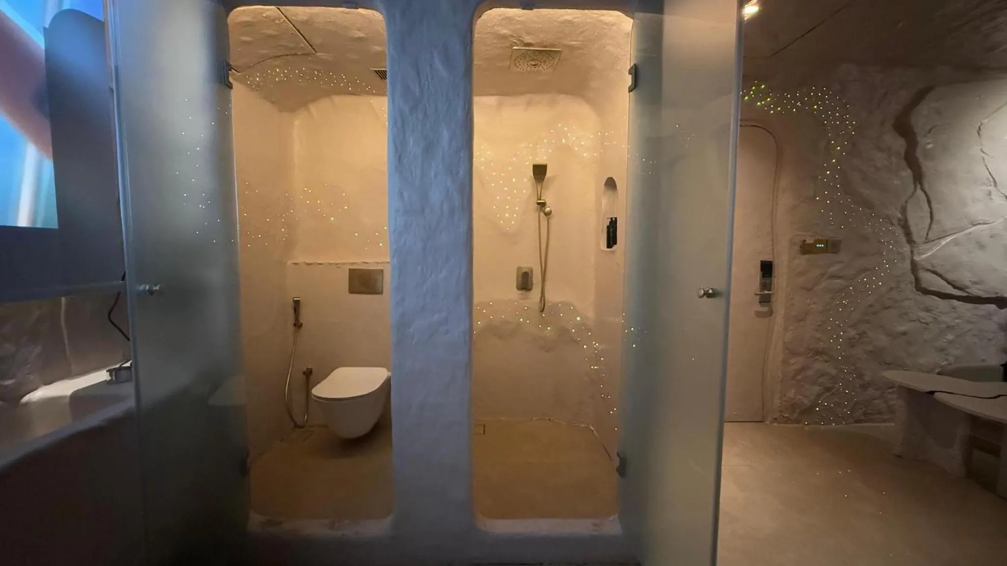 Bathroom in Dragonfly Hotel - The Art Hotel