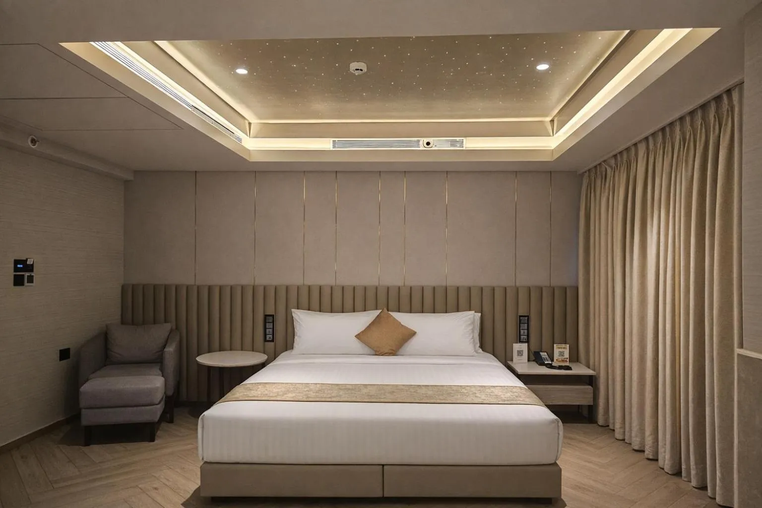 Bed in Dragonfly Hotel - The Art Hotel