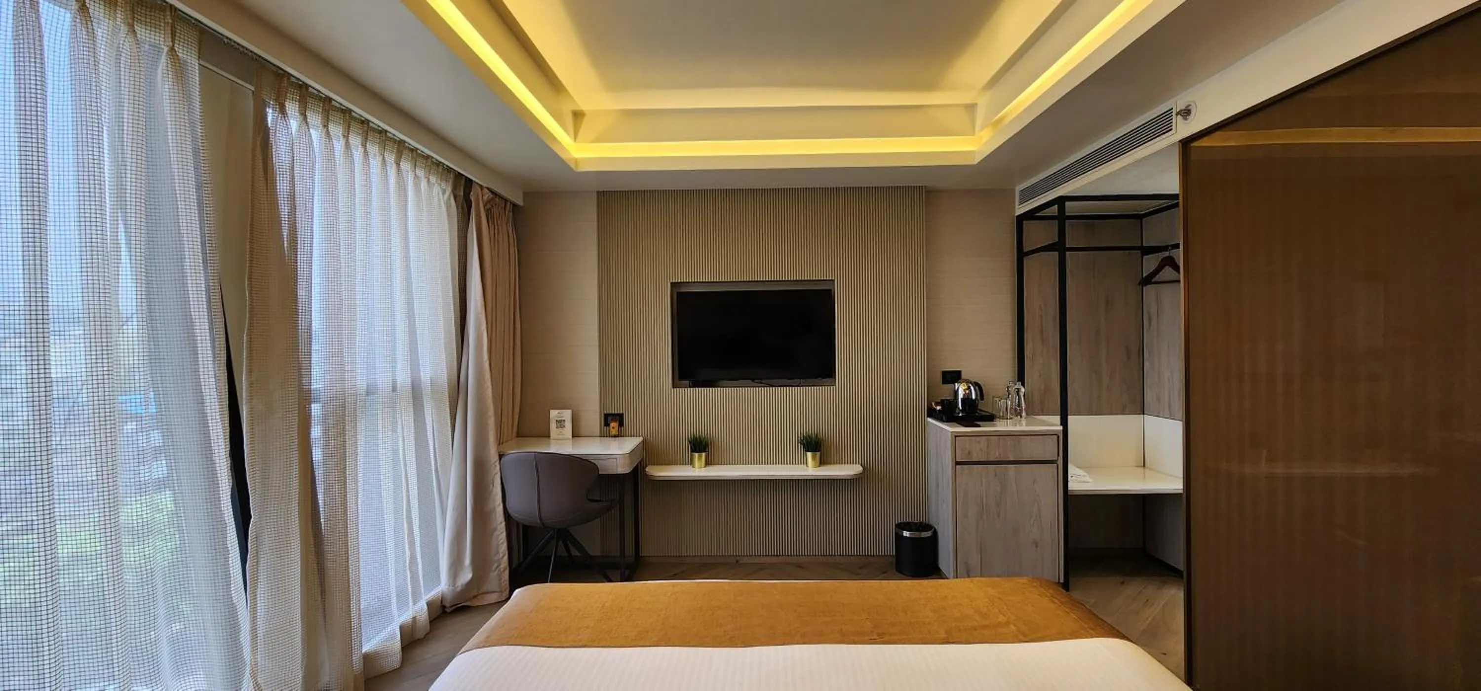 Bed in Dragonfly Hotel - The Art Hotel