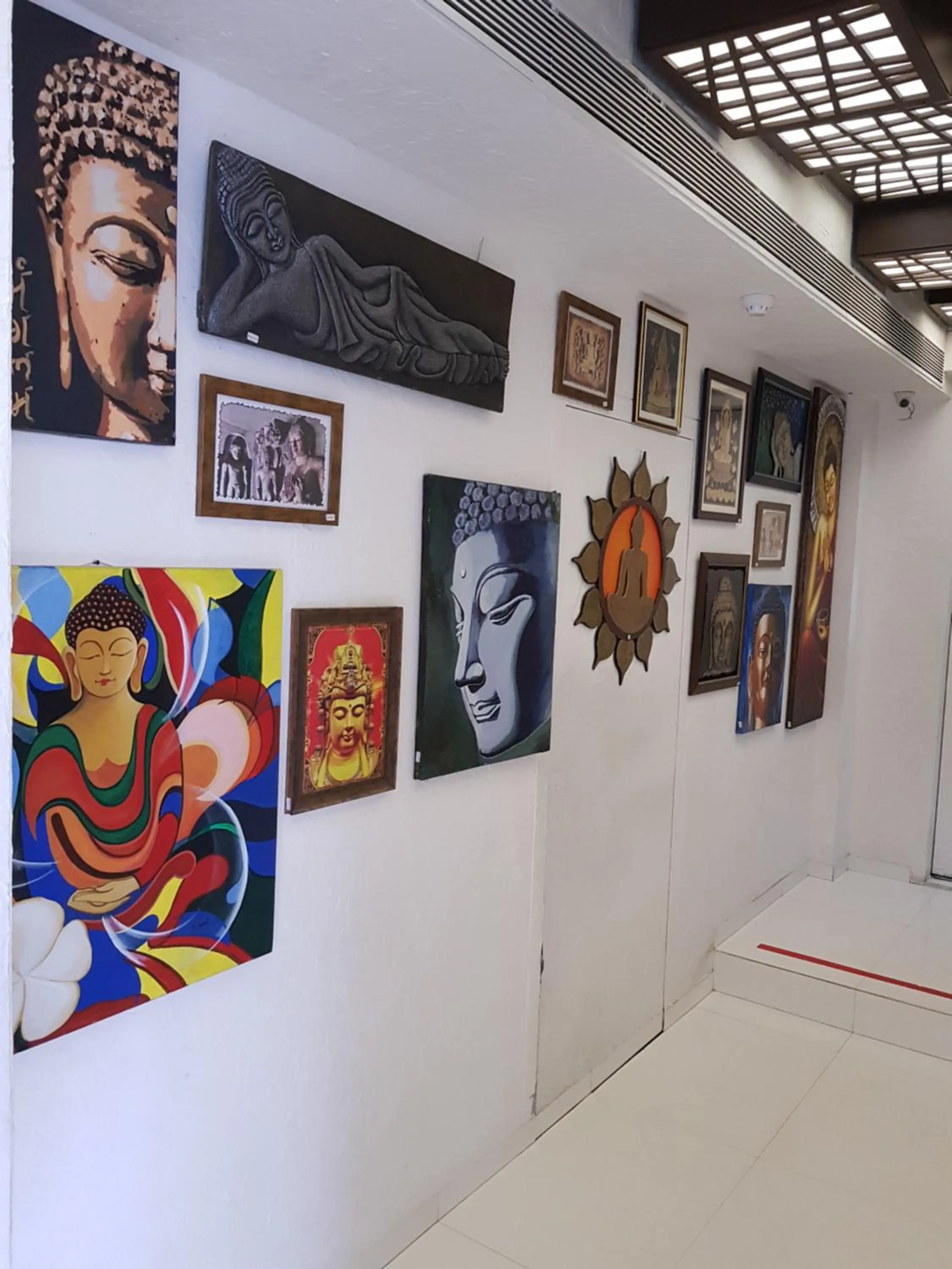 On-site shops in Dragonfly Hotel - The Art Hotel