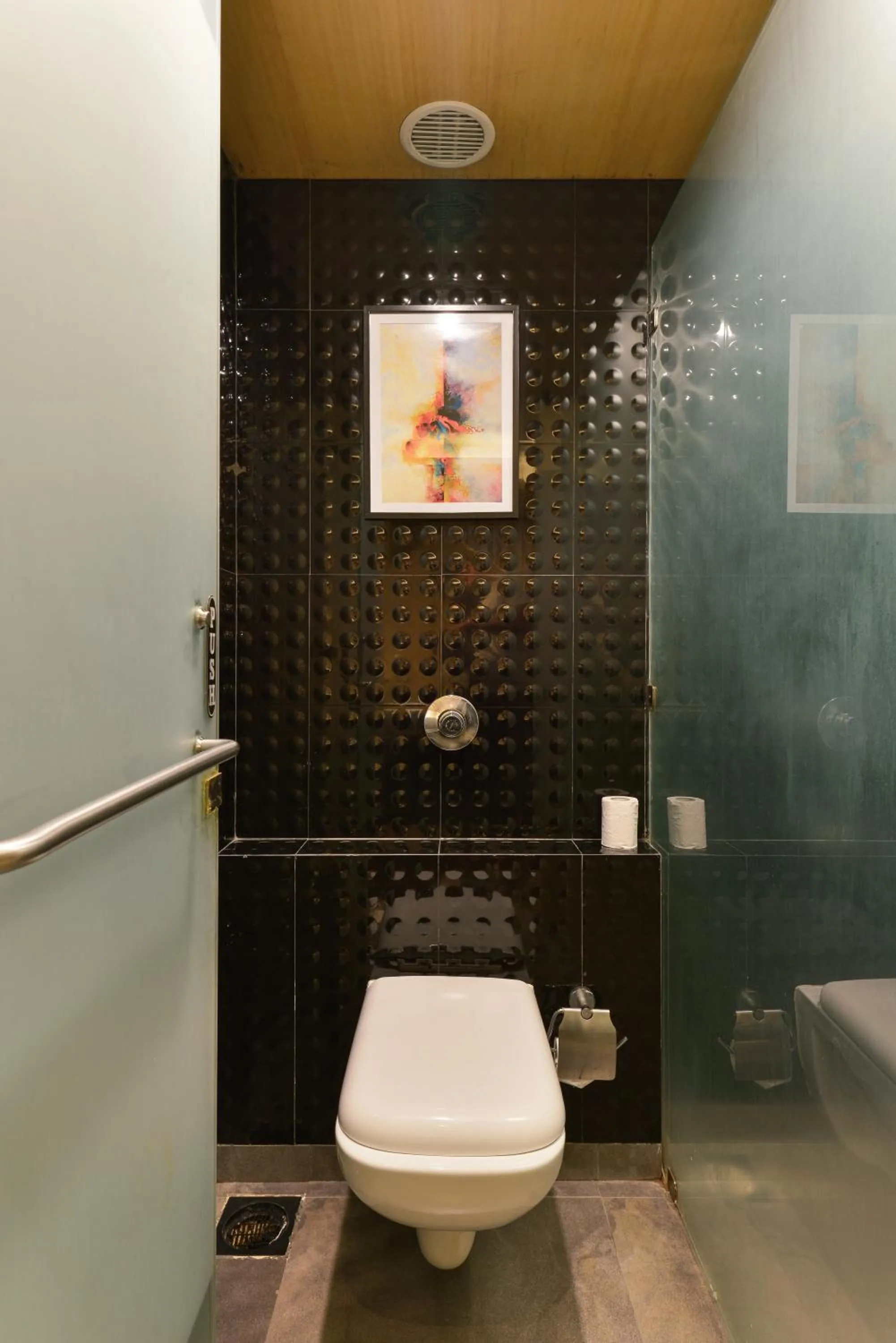 Toilet in Dragonfly Hotel - The Art Hotel