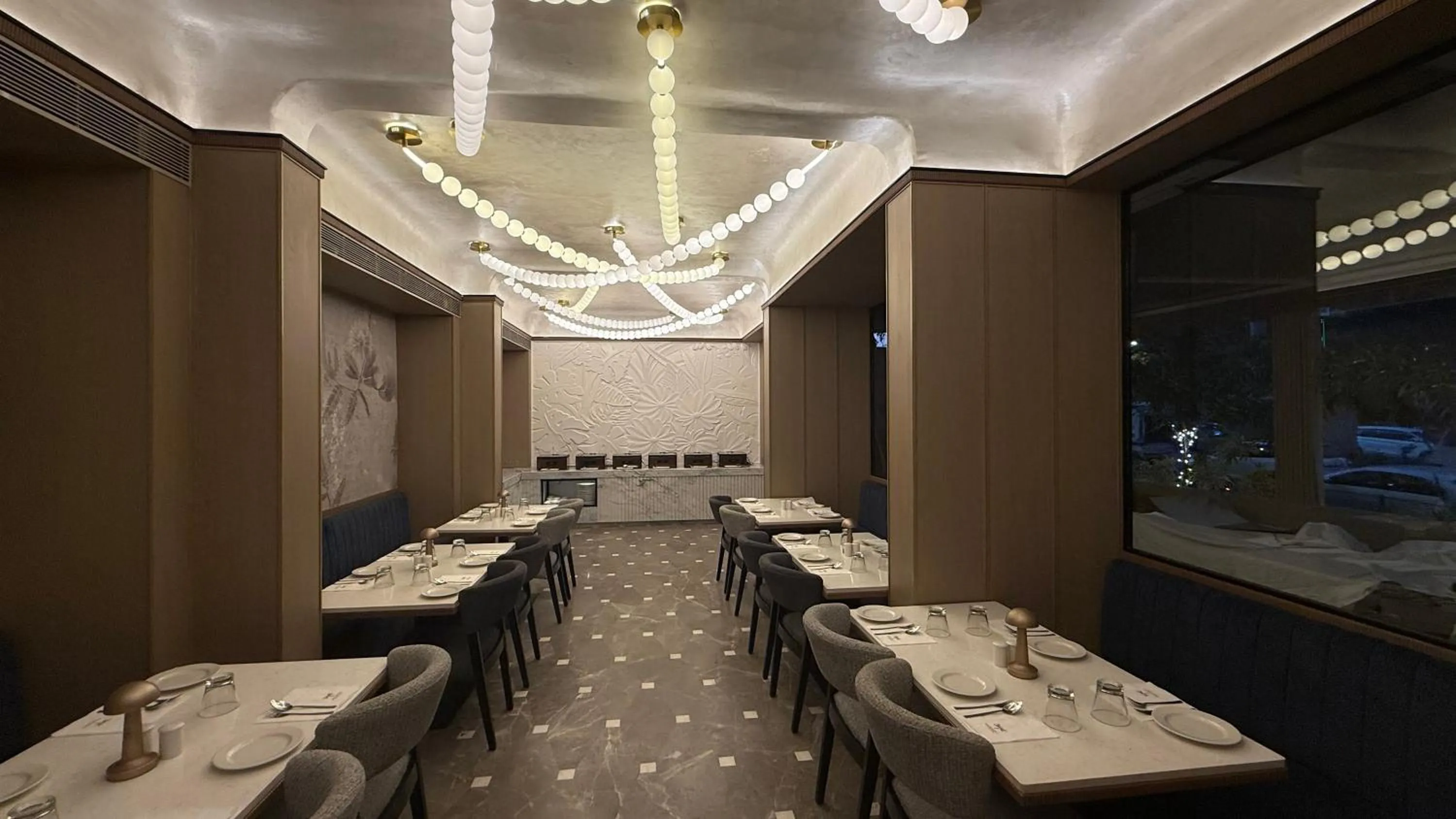 Restaurant/places to eat in Dragonfly Hotel - The Art Hotel