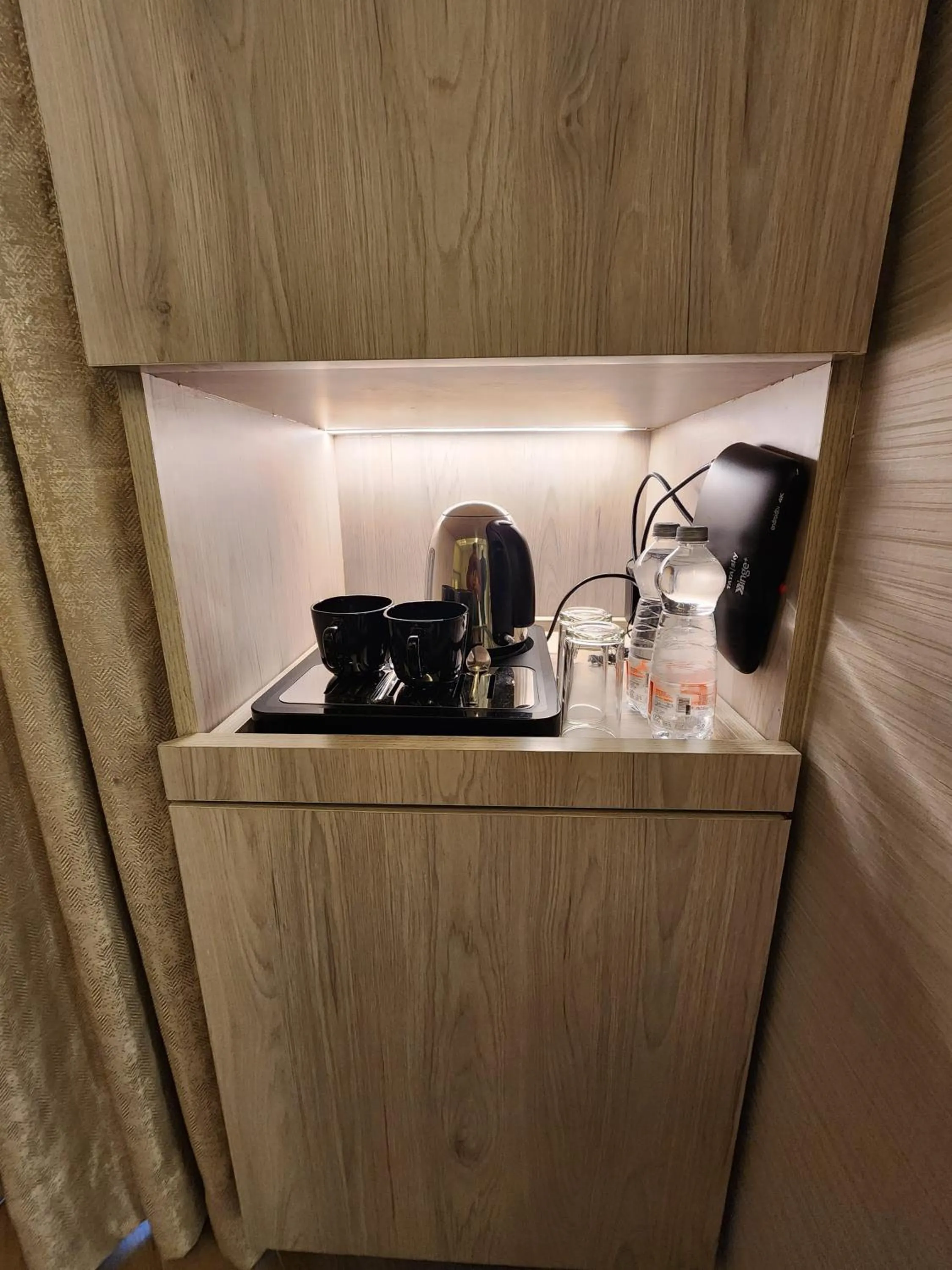 Coffee/tea facilities in Dragonfly Hotel - The Art Hotel