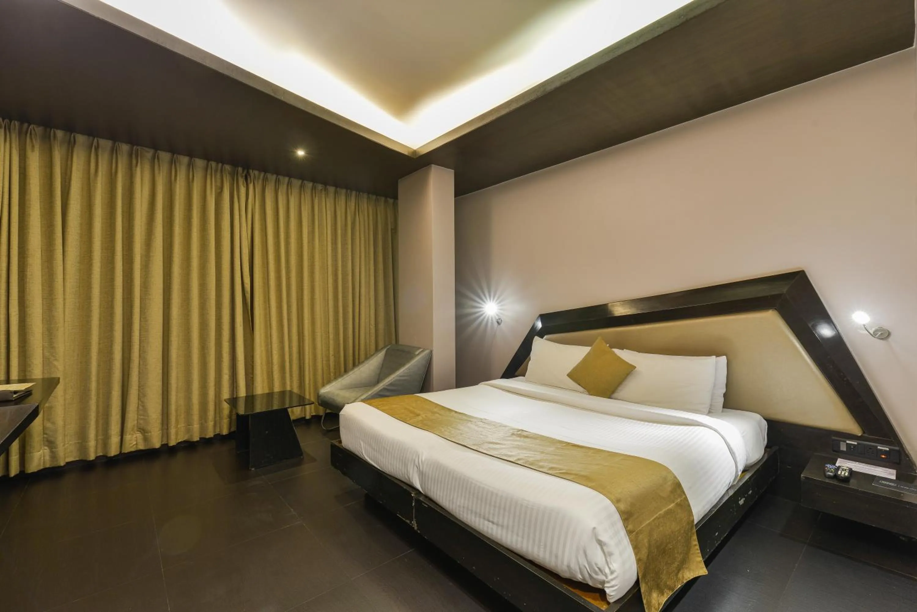 Bed in Dragonfly Hotel - The Art Hotel