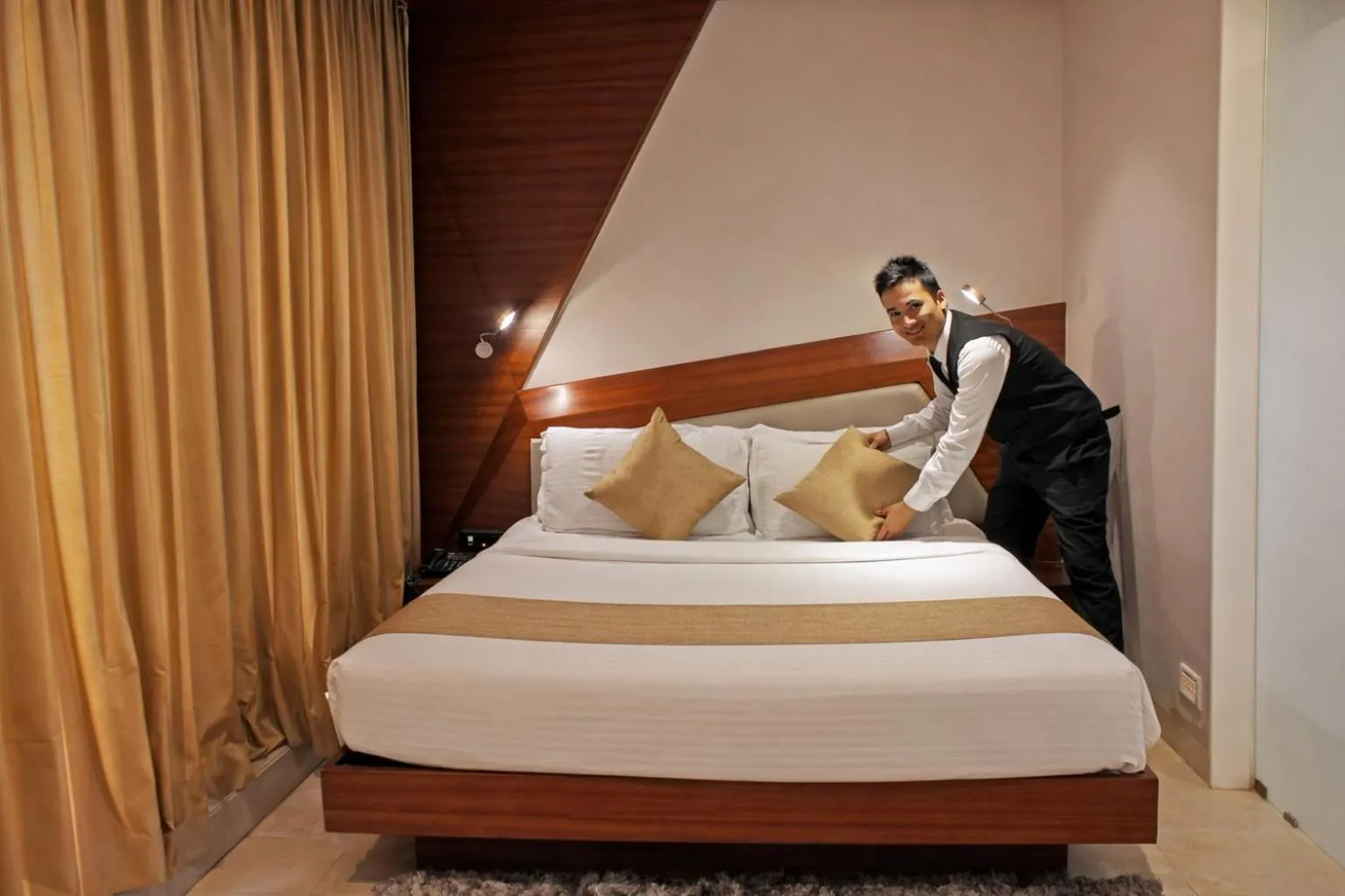 Bedroom, Bed in Dragonfly Hotel - The Art Hotel