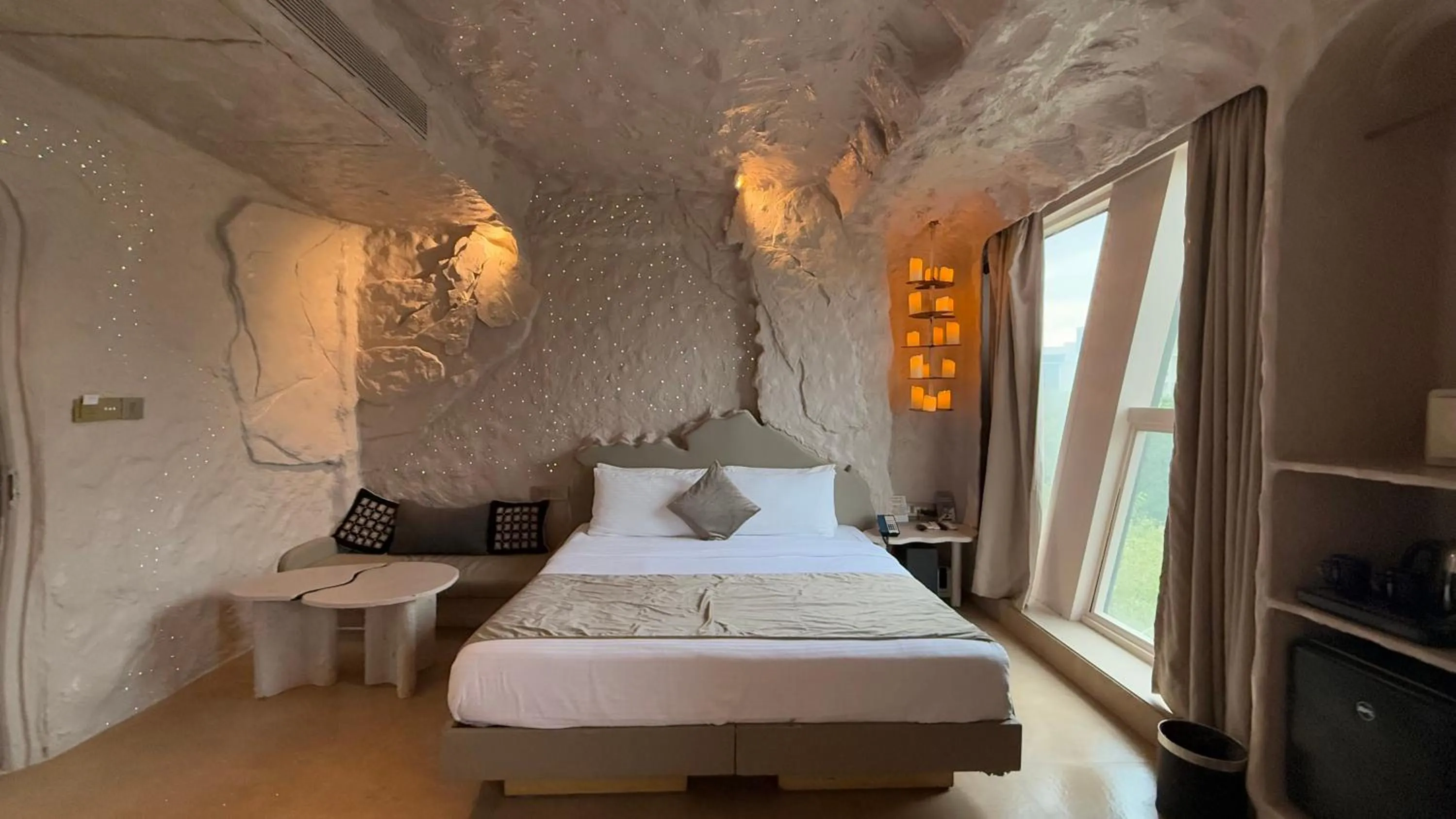 Bed in Dragonfly Hotel - The Art Hotel