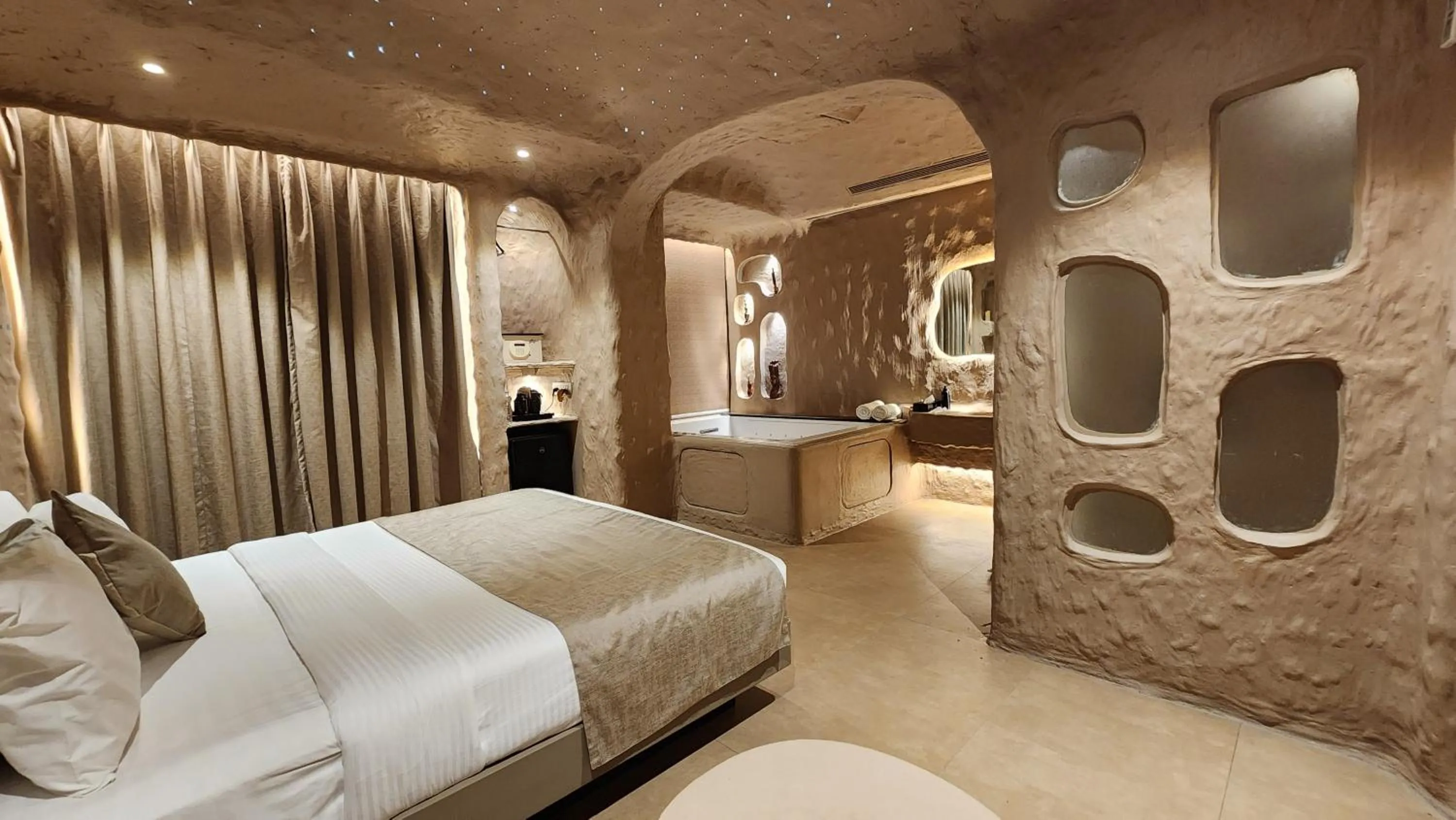 Bed in Dragonfly Hotel - The Art Hotel