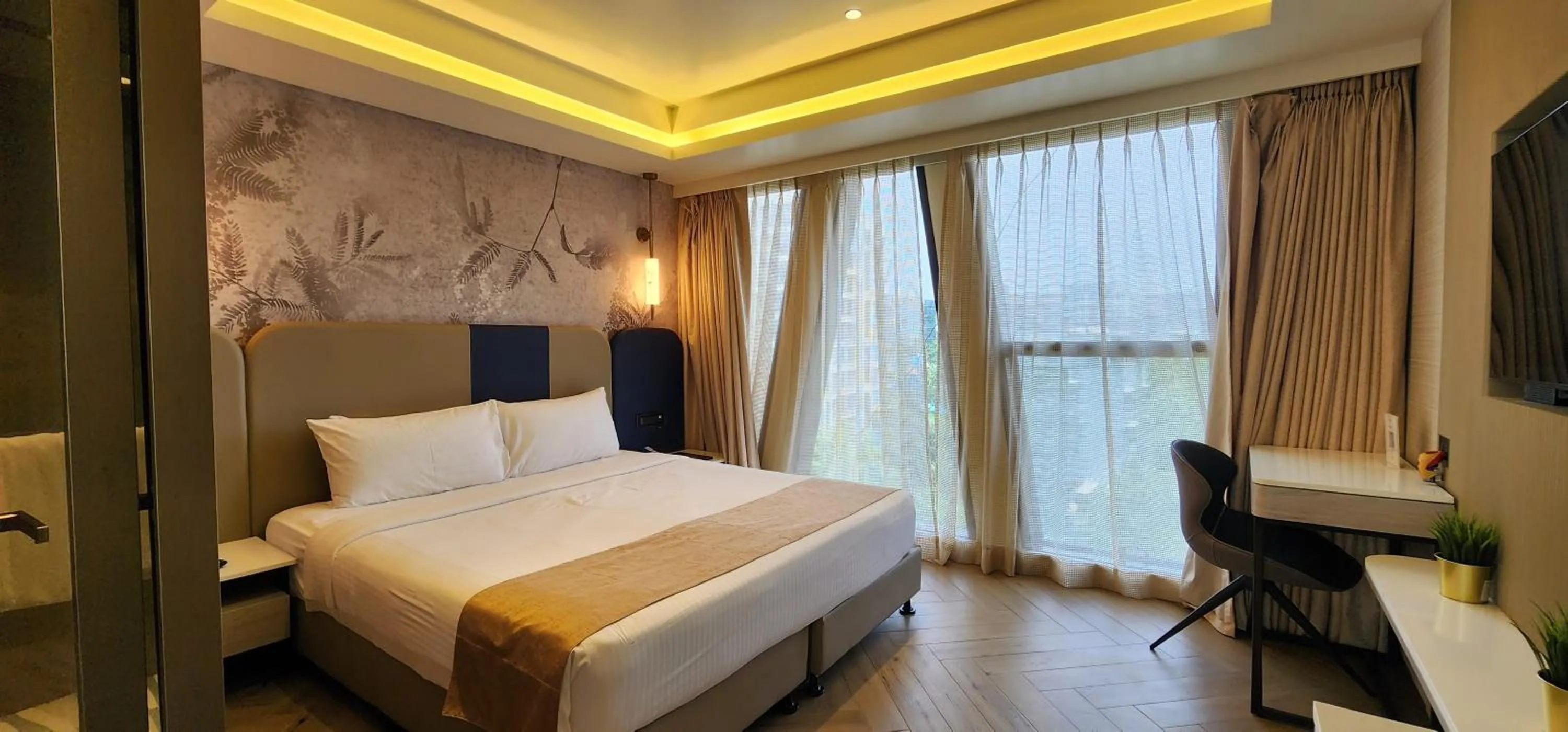 Day, Bed in Dragonfly Hotel - The Art Hotel