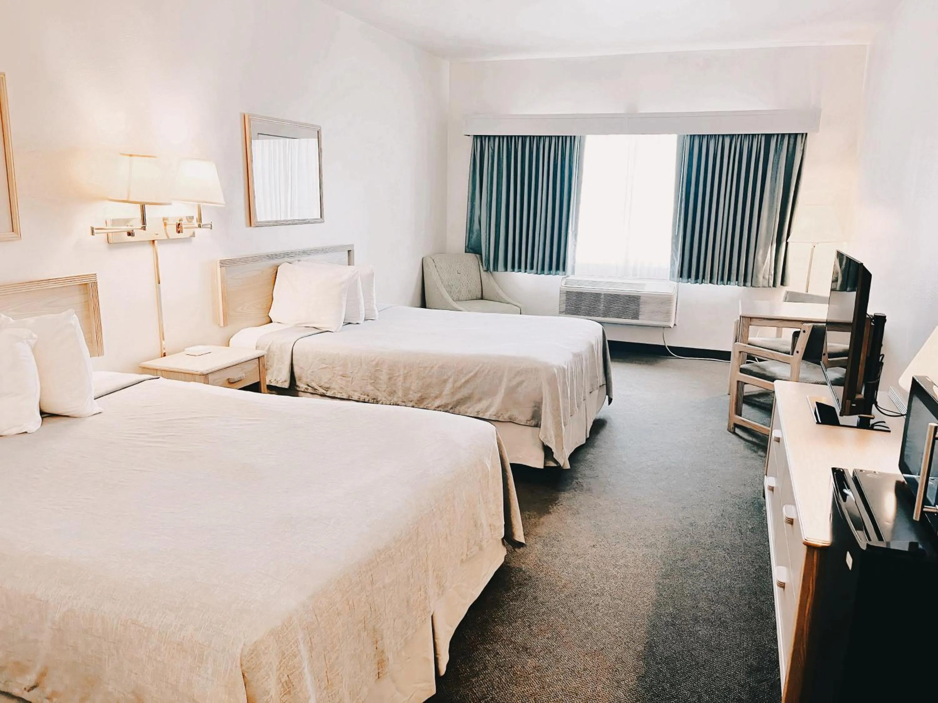 Photo of the whole room, Bed in North Shore Inn at Lake Mead