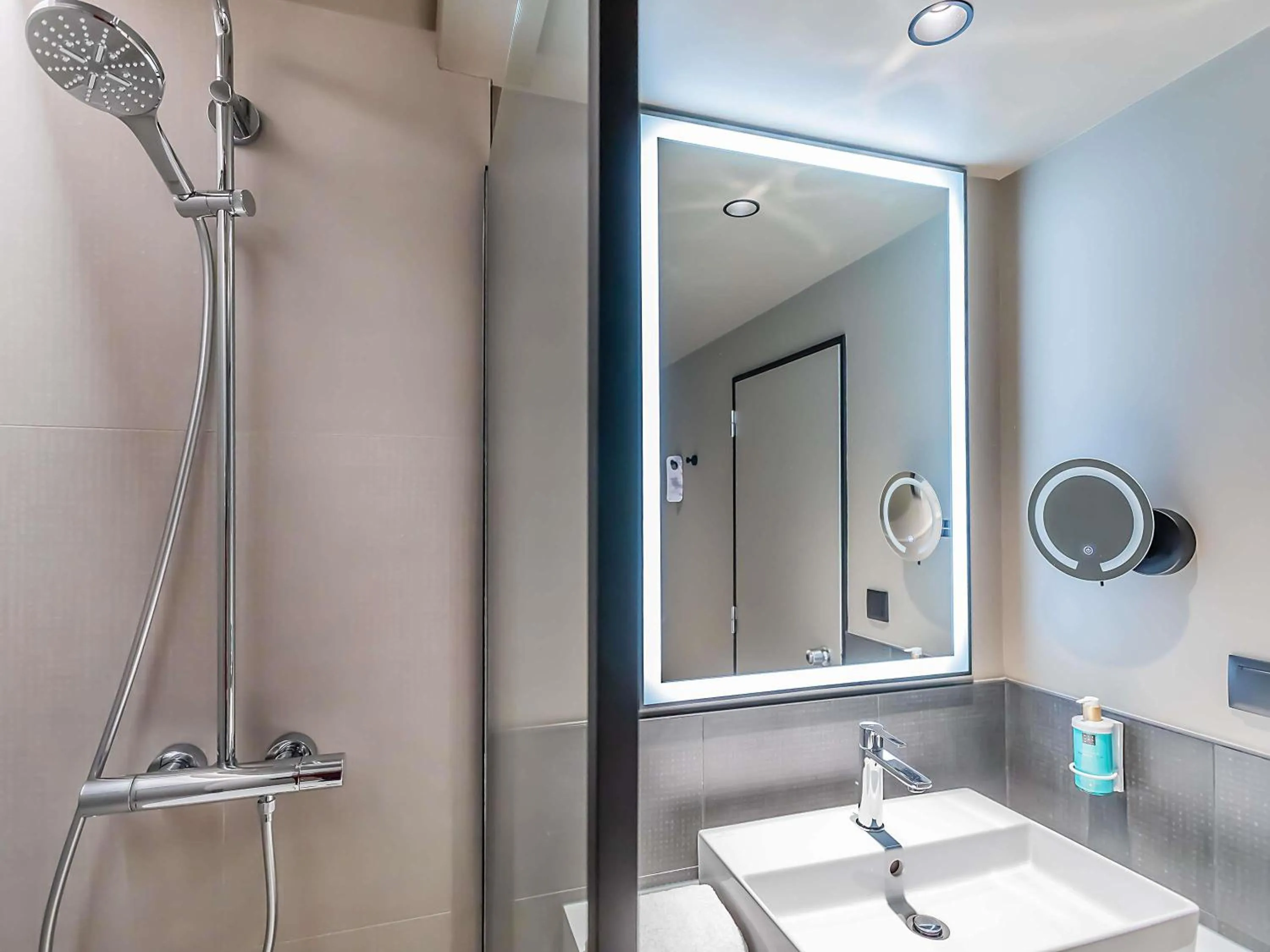 Bedroom in Novotel Setubal