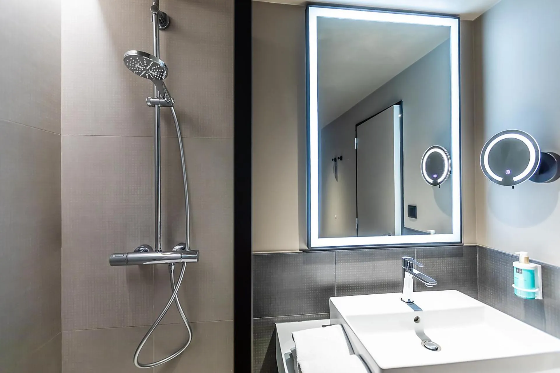 Shower in Novotel Setubal