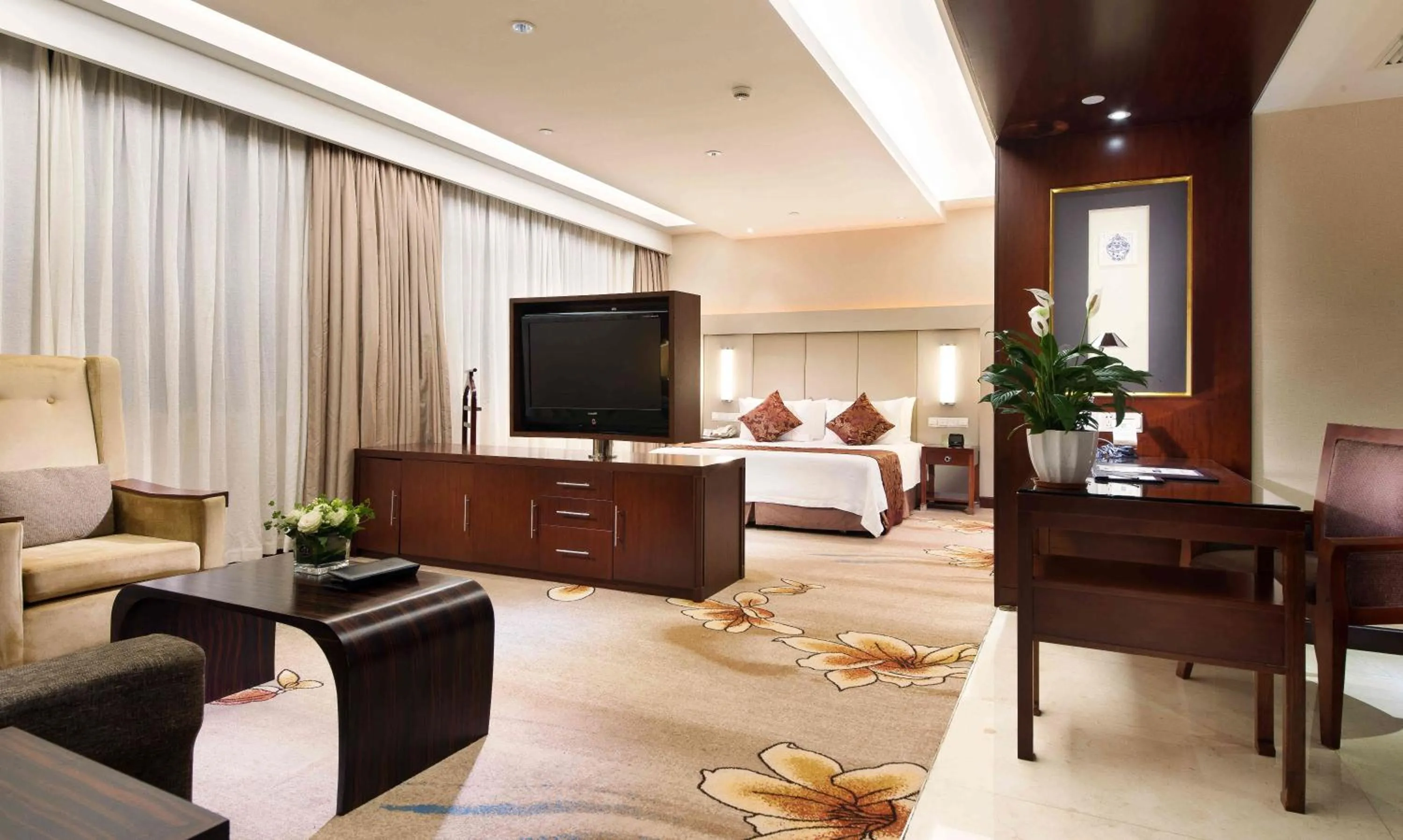 Photo of the whole room, Bed in Shanghai Yuehua Hotel