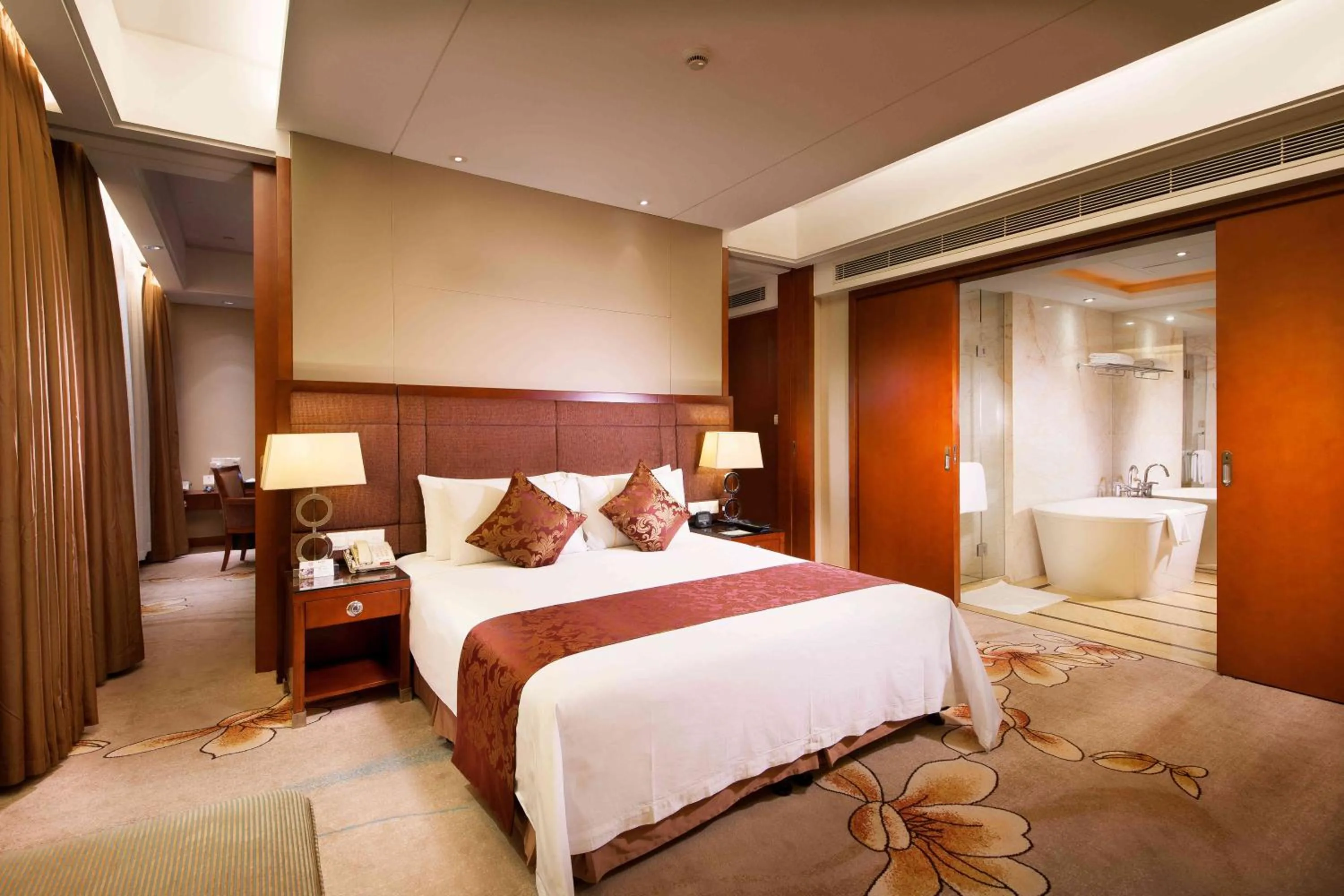 Bedroom, Bed in Shanghai Yuehua Hotel