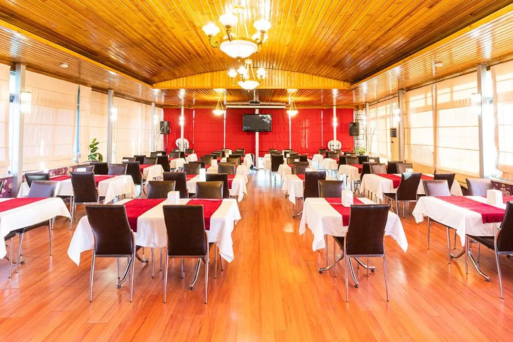 Restaurant/places to eat in Pamuk City Hotel