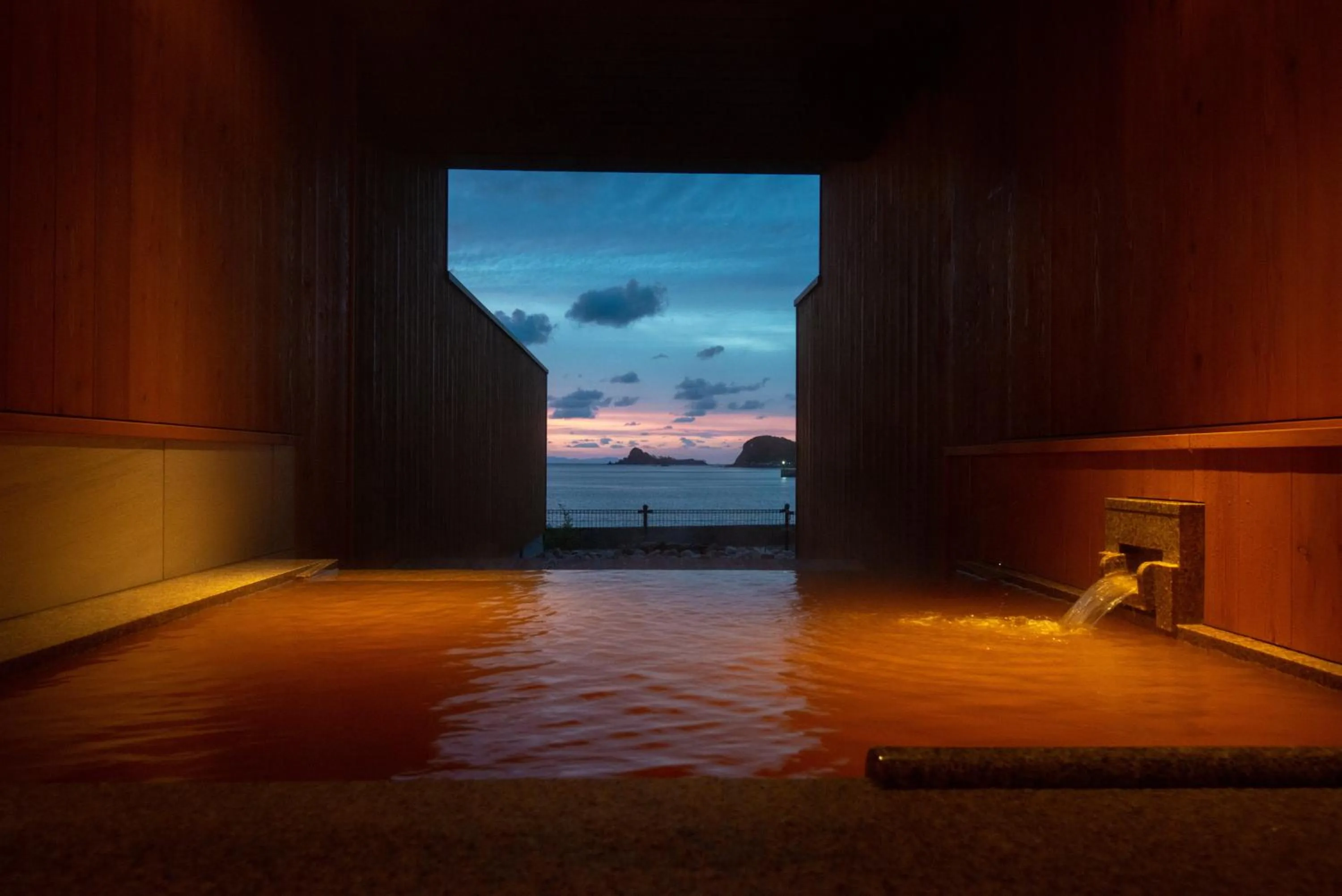 Hot Spring Bath in IKI RETREAT by Onko Chishin