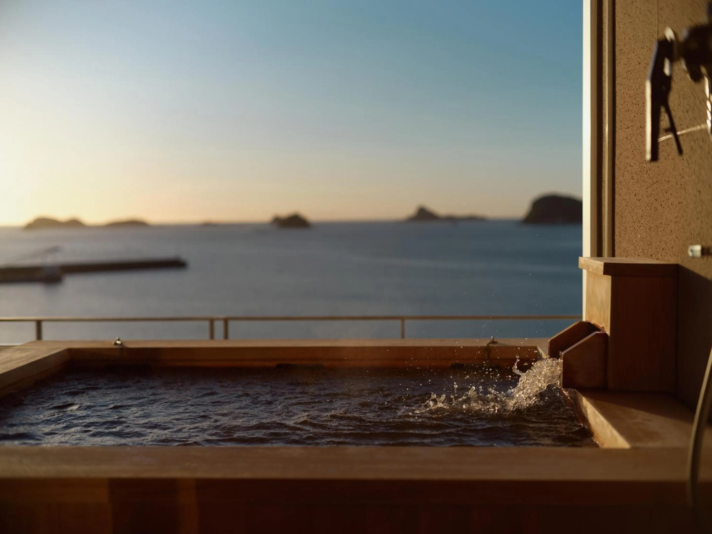 Hot Spring Bath in IKI RETREAT by Onko Chishin