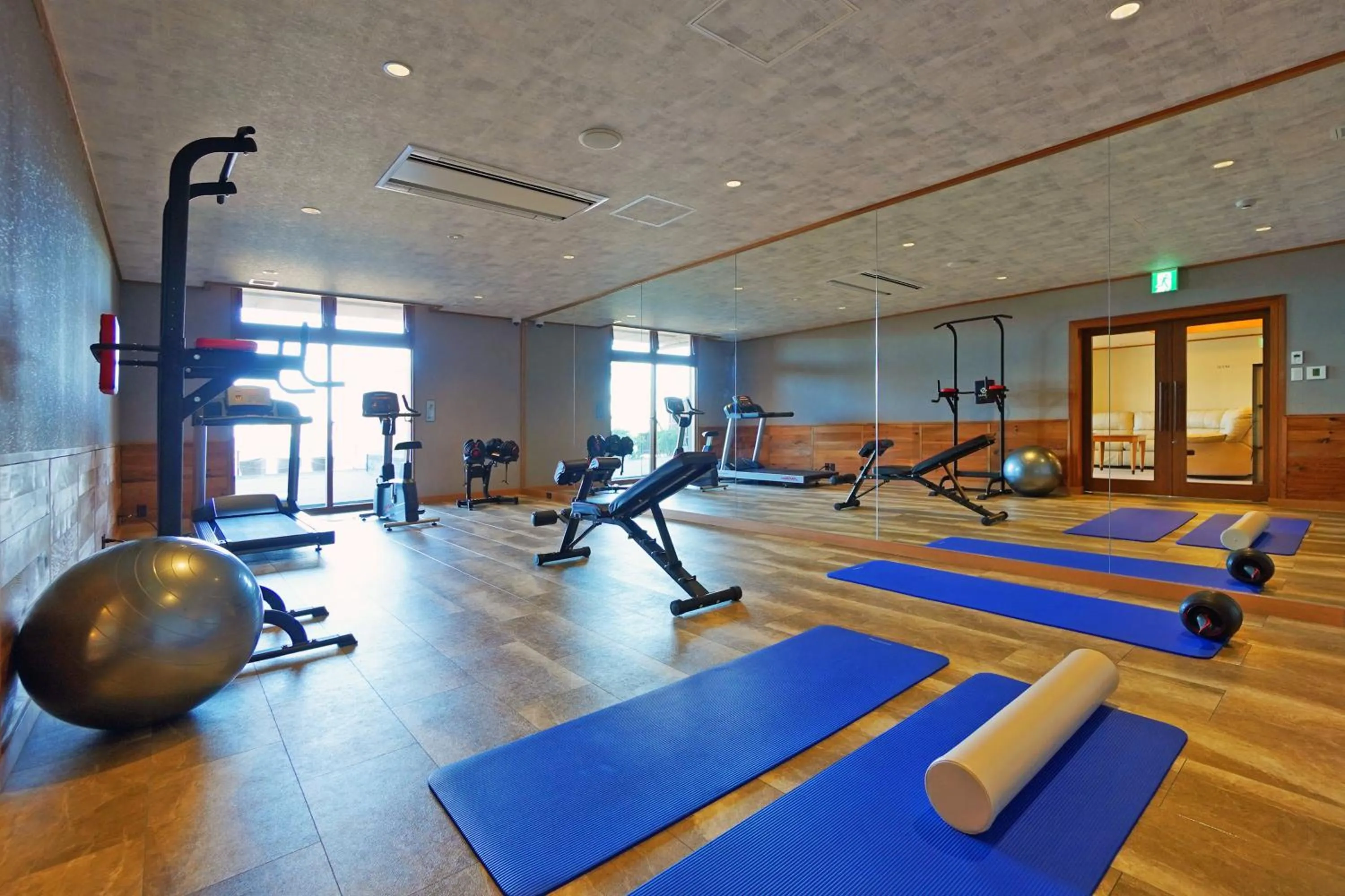 Fitness centre/facilities in IKI RETREAT by Onko Chishin