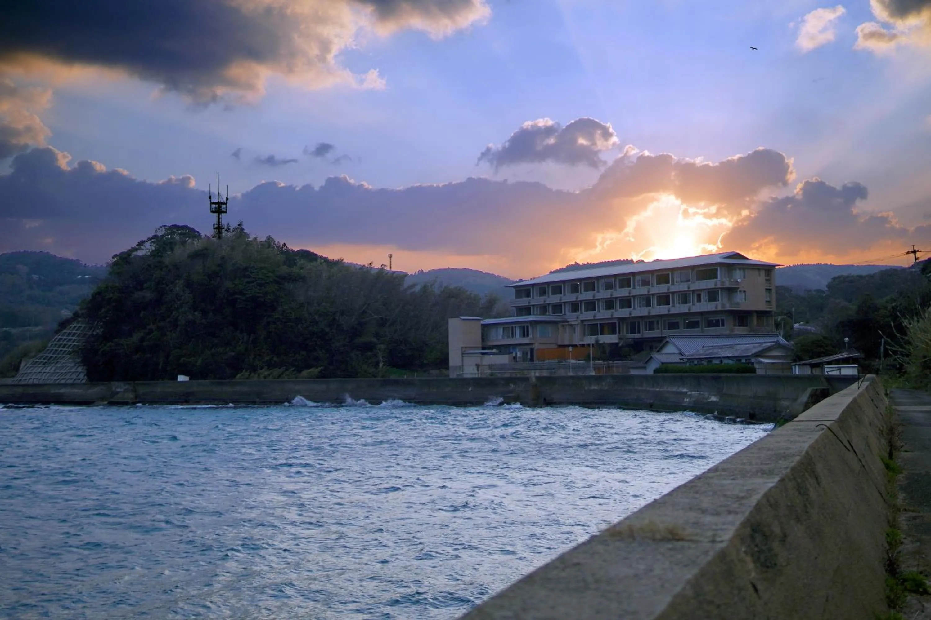 Property building in IKI RETREAT by Onko Chishin