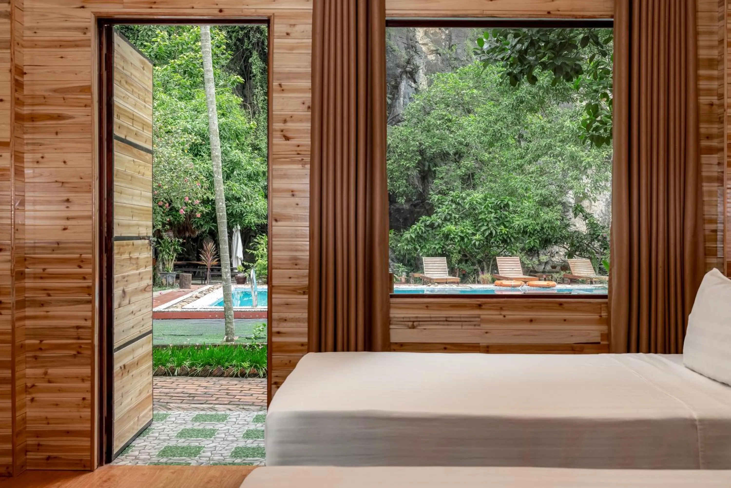 Patio, Bed in Tam Coc Rocky Bungalow