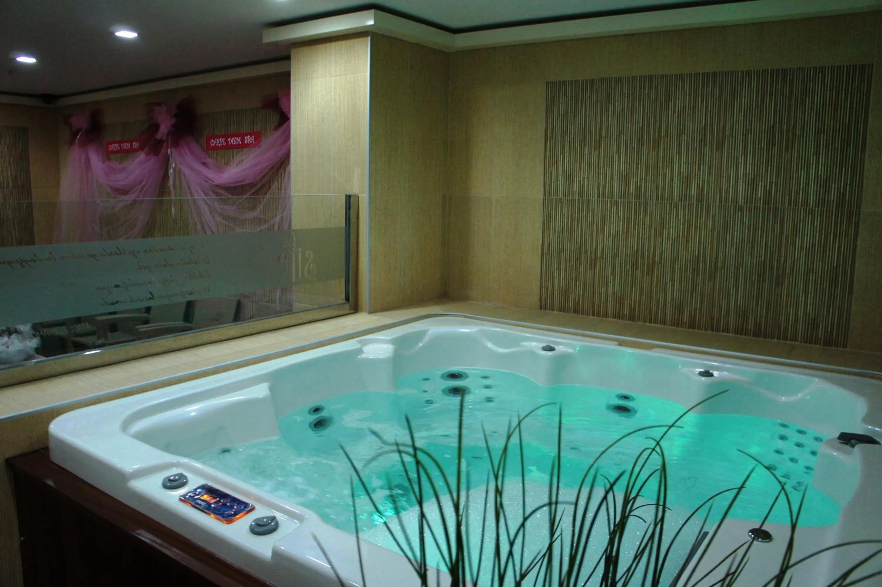 Hot Tub in Siir Boutique Hotel
