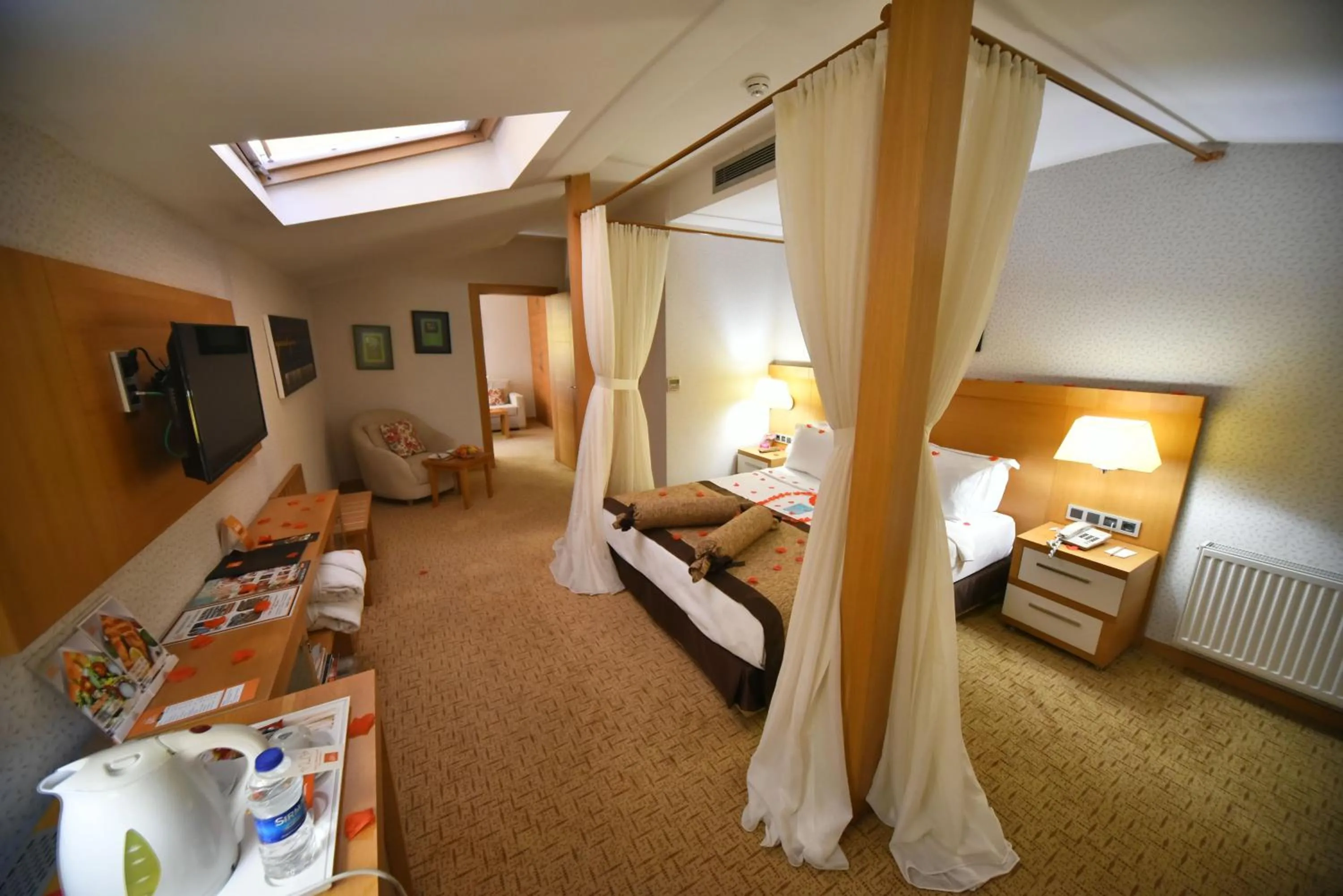 Photo of the whole room, Bed in Siir Boutique Hotel