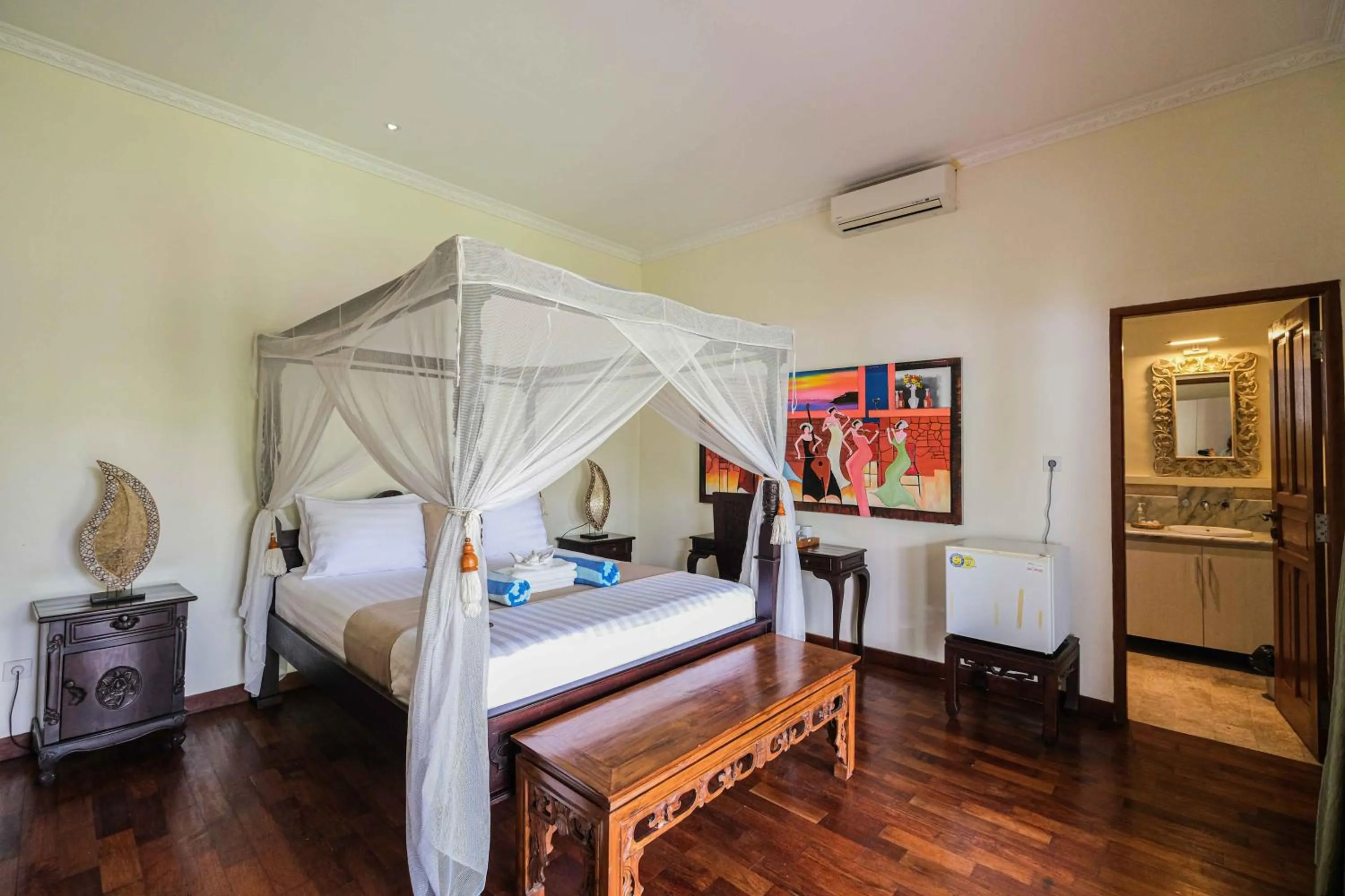 Bed in Poinciana Resort