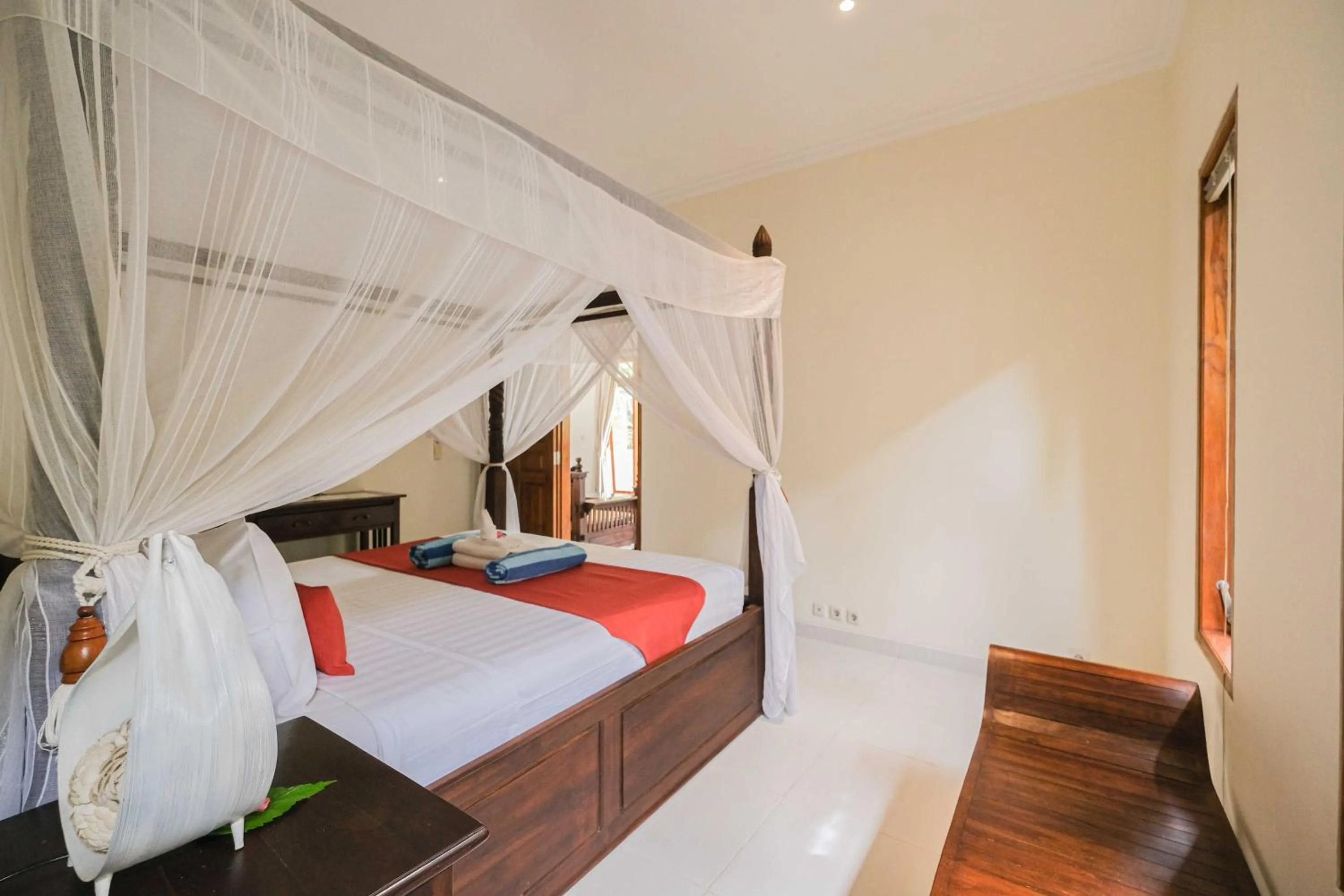 Bed in Poinciana Resort