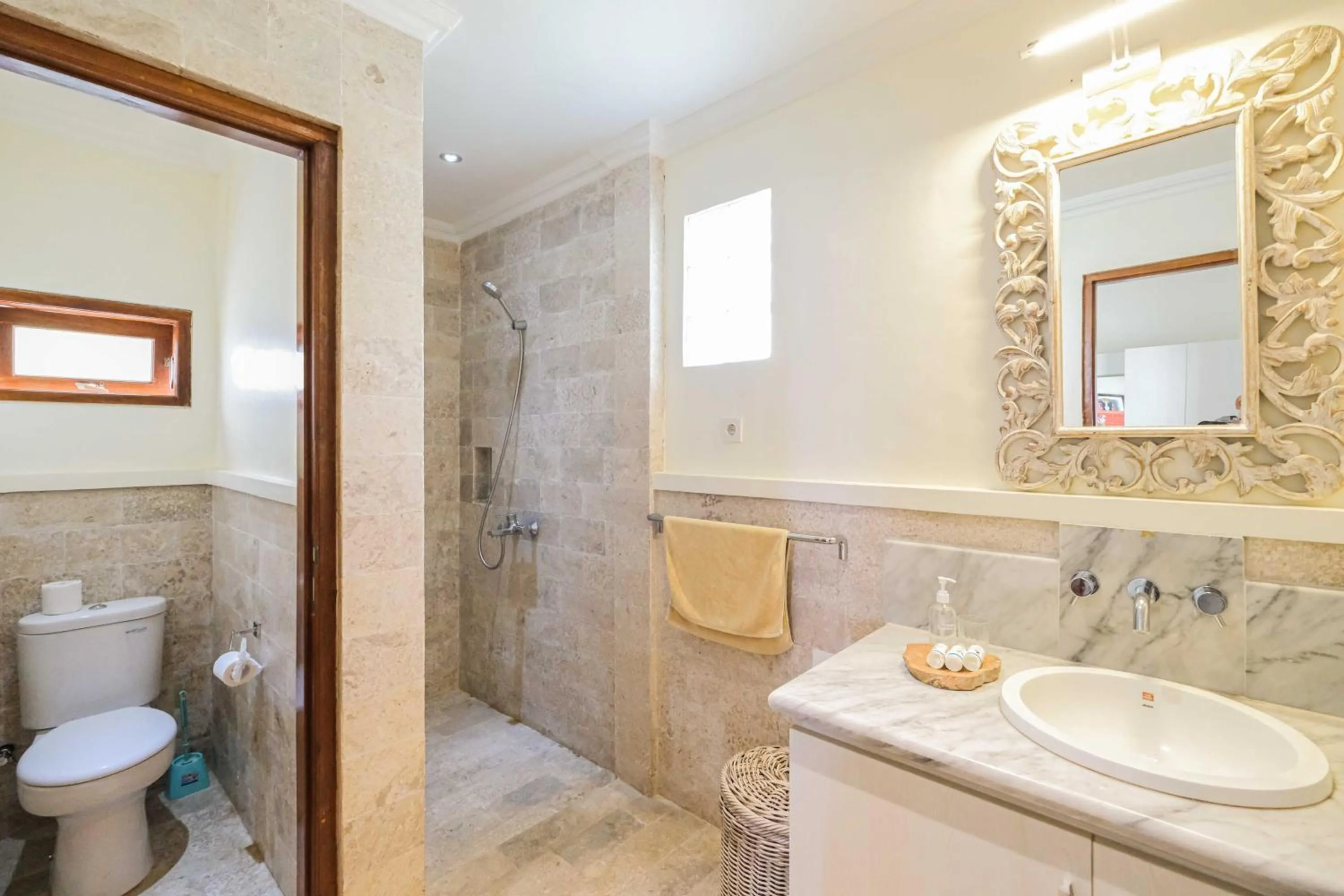 Shower in Poinciana Resort