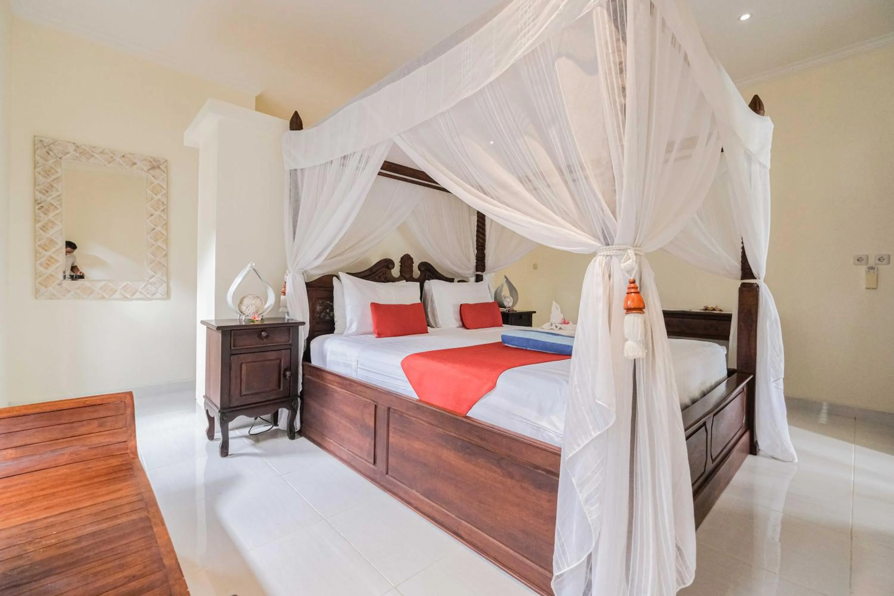 Bed in Poinciana Resort