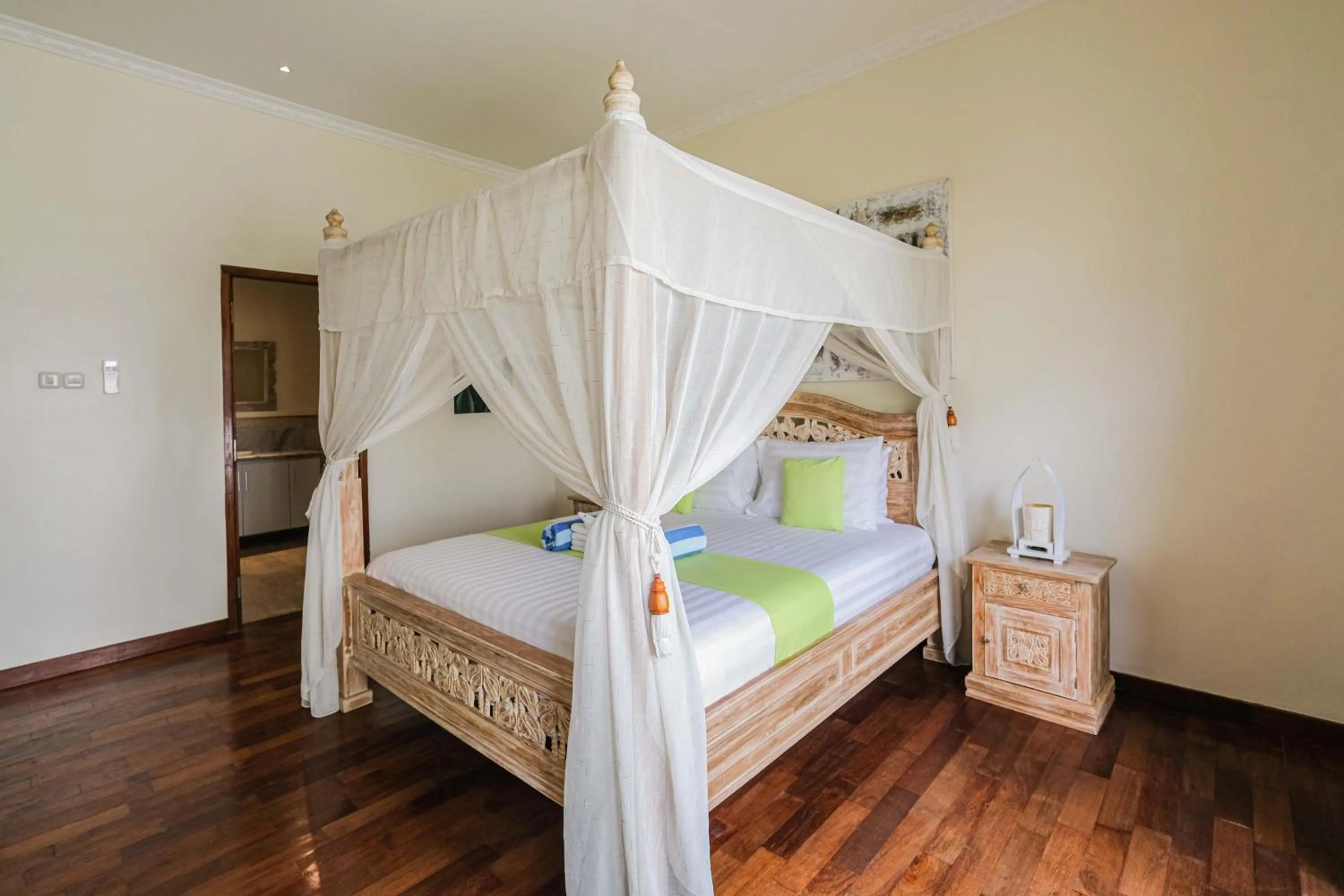 Bed in Poinciana Resort