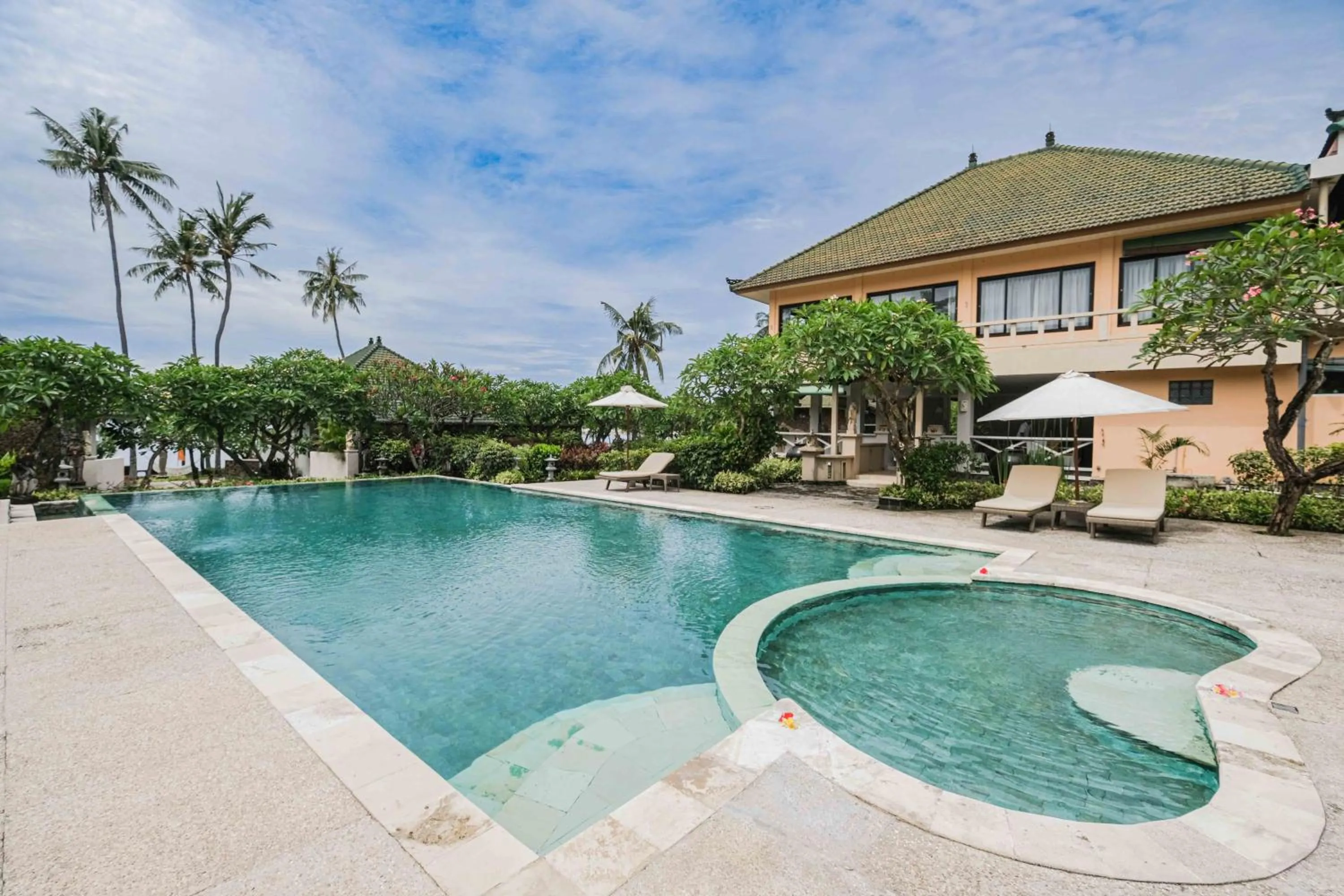 Pool view in Poinciana Resort