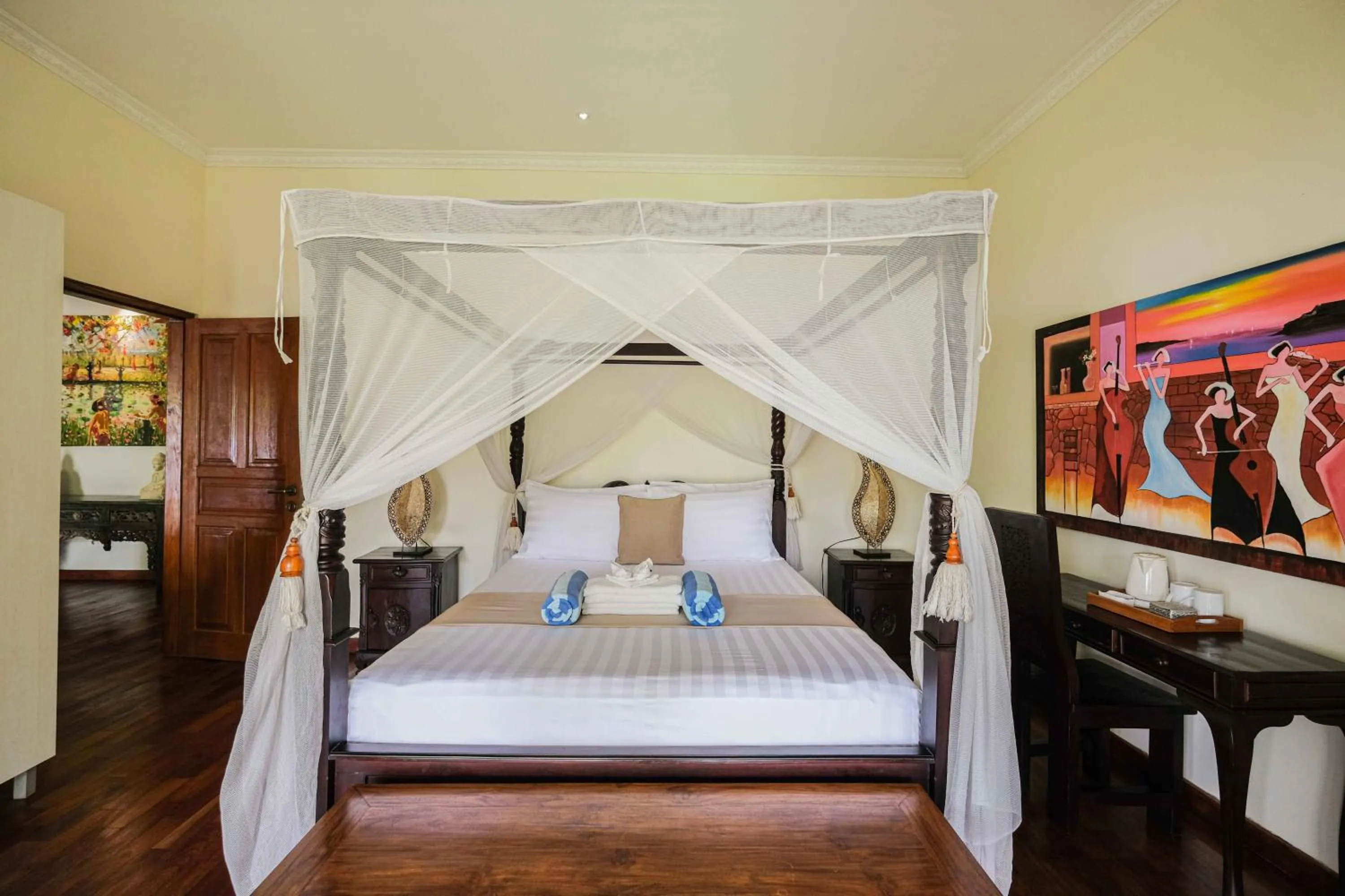 Bed in Poinciana Resort