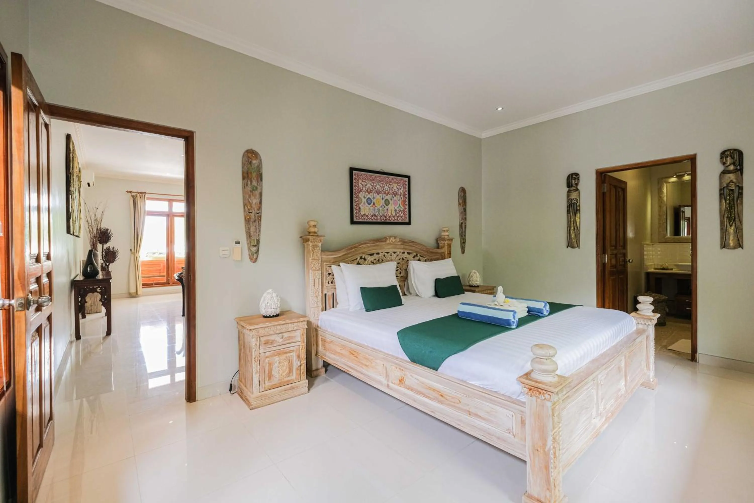 Bed in Poinciana Resort