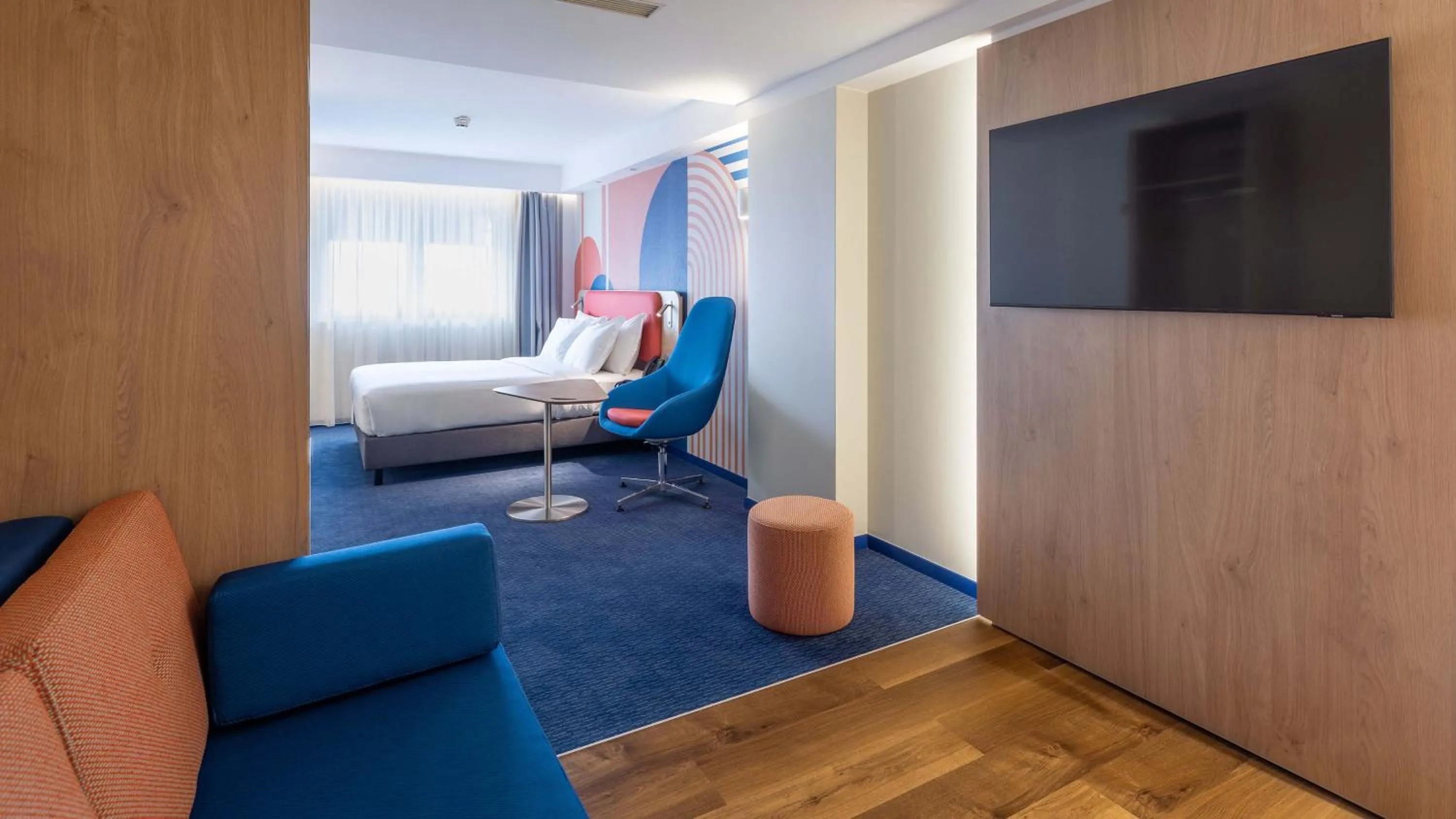 Photo of the whole room, Bed in Holiday Inn Express & Suites Lisbon - Príncipe Real by IHG