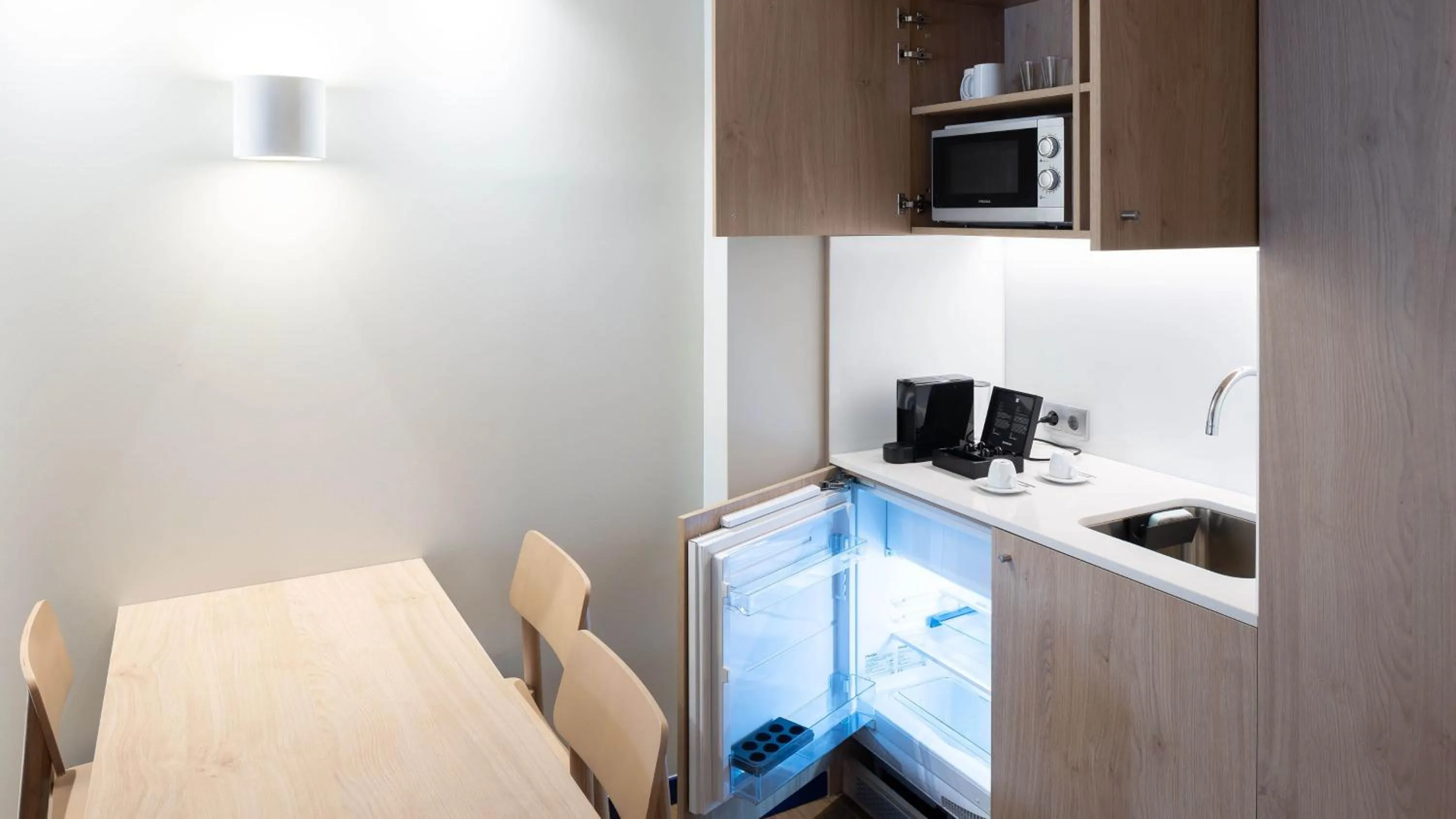 Photo of the whole room in Holiday Inn Express & Suites Lisbon - Príncipe Real by IHG