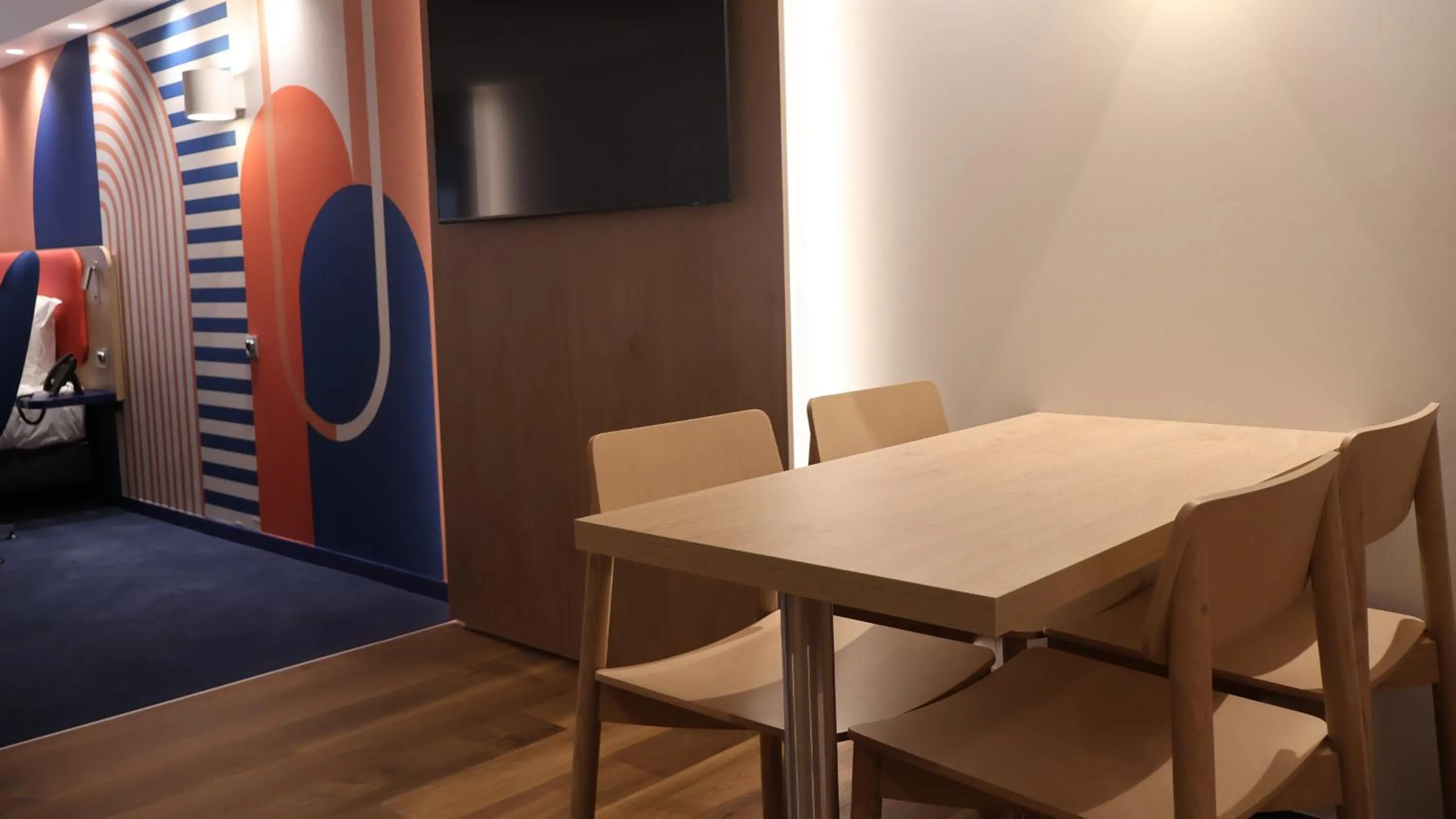 Dining area in Holiday Inn Express & Suites Lisbon - Príncipe Real by IHG