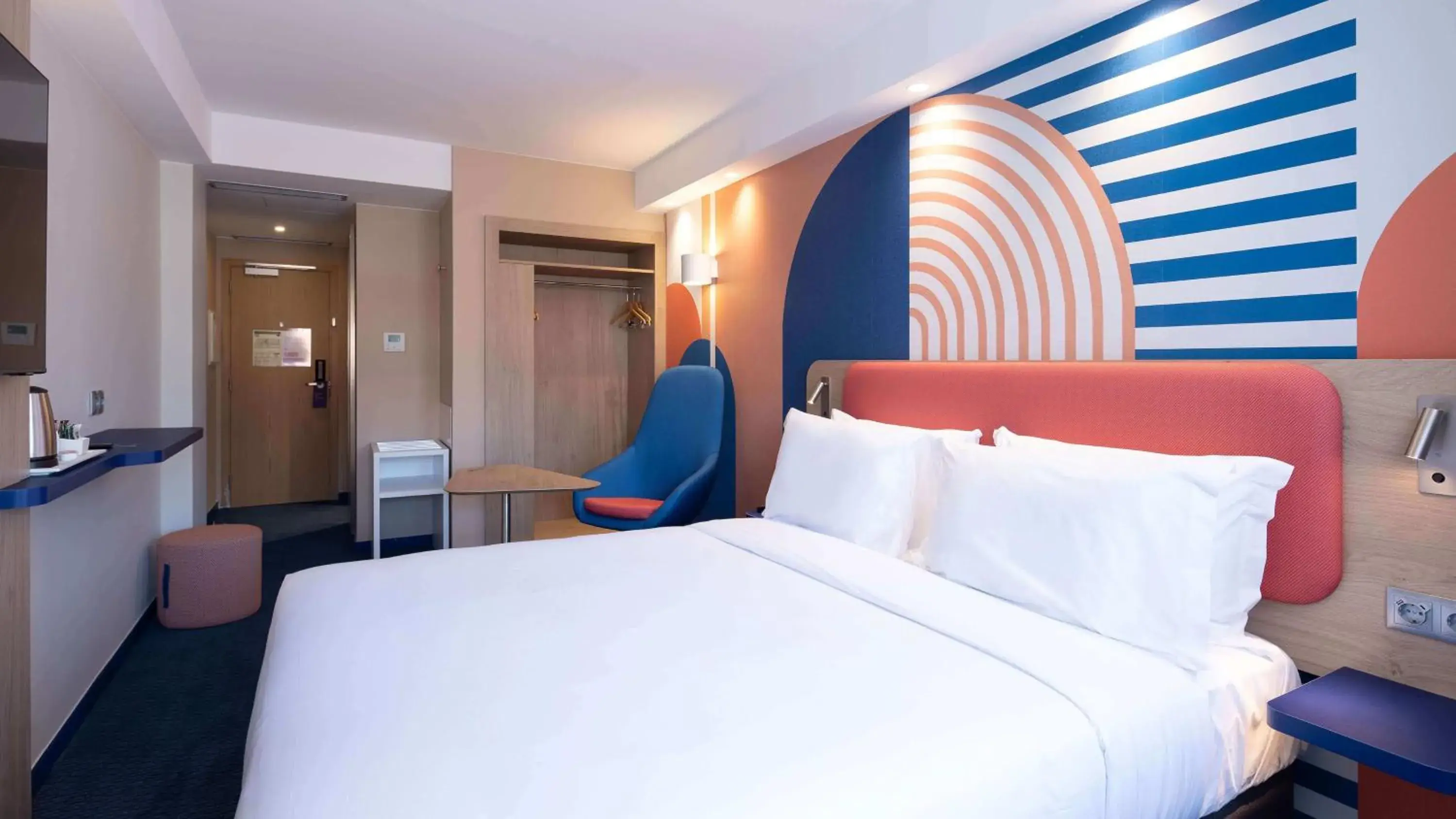 Standard Queen Room with Balcony in Holiday Inn Express & Suites Lisbon - Príncipe Real by IHG Standard Queen Room with Balcony in Holiday Inn Express & Suites Lisbon - Príncipe Real by IHG