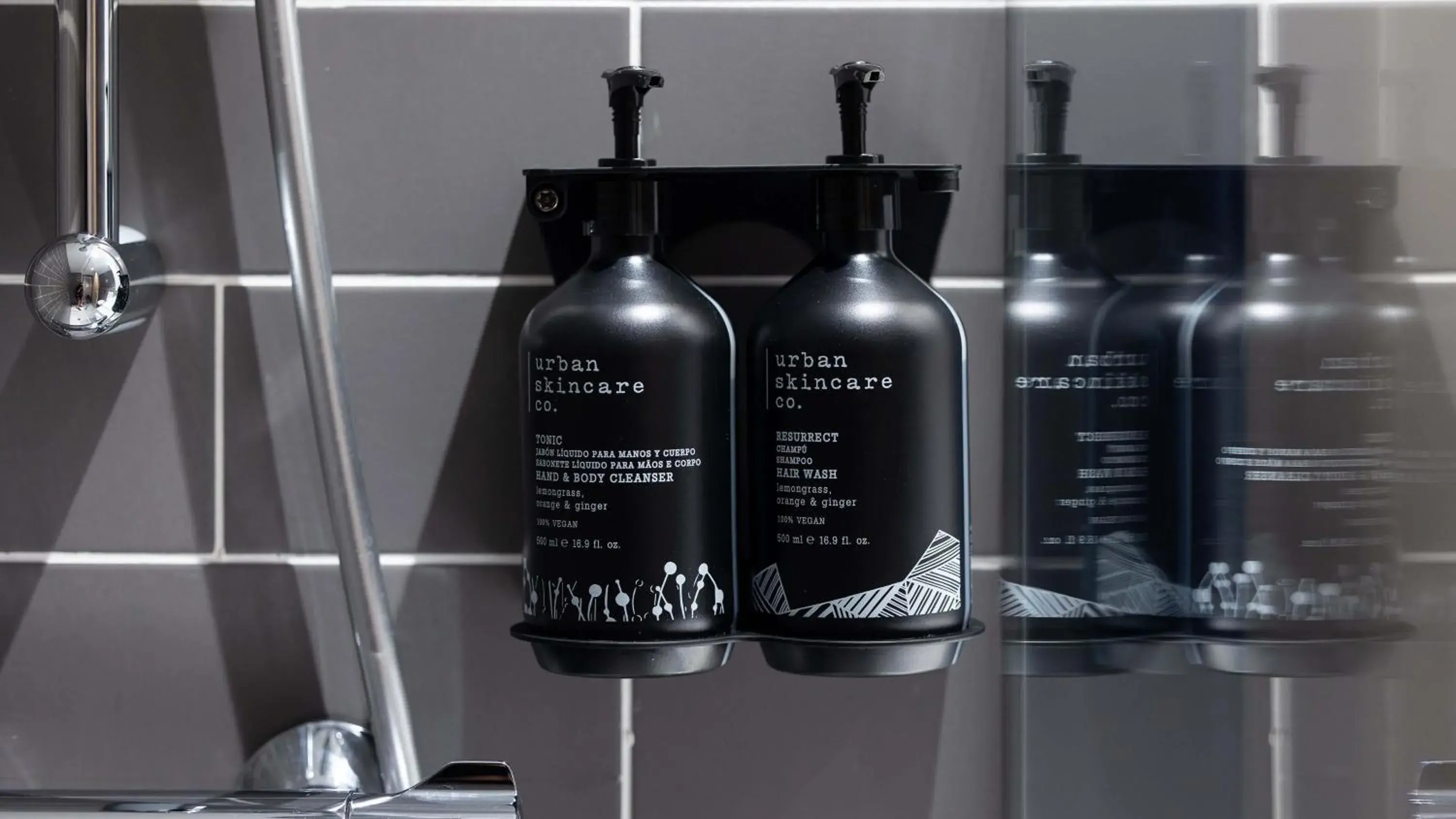 Standard Twin Room with Balcony in Holiday Inn Express & Suites Lisbon - Príncipe Real by IHG Standard Twin Room with Balcony in Holiday Inn Express & Suites Lisbon - Príncipe Real by IHG