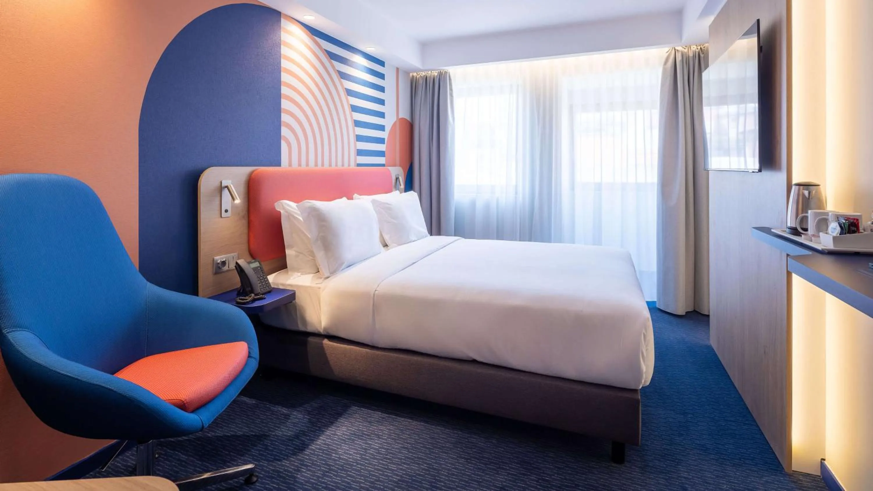 Photo of the whole room, Bed in Holiday Inn Express & Suites Lisbon - Príncipe Real by IHG